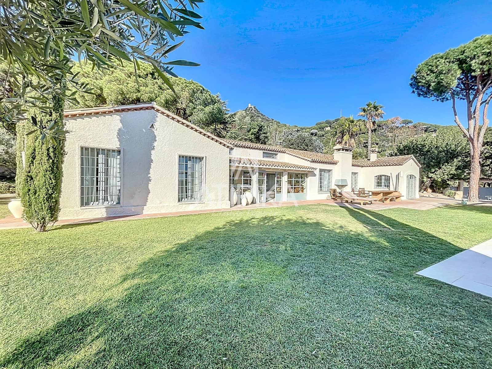 5 bedroom Villa for sale in Cabrera de Mar with pool - € 2,800,000 (Ref: 9415517)