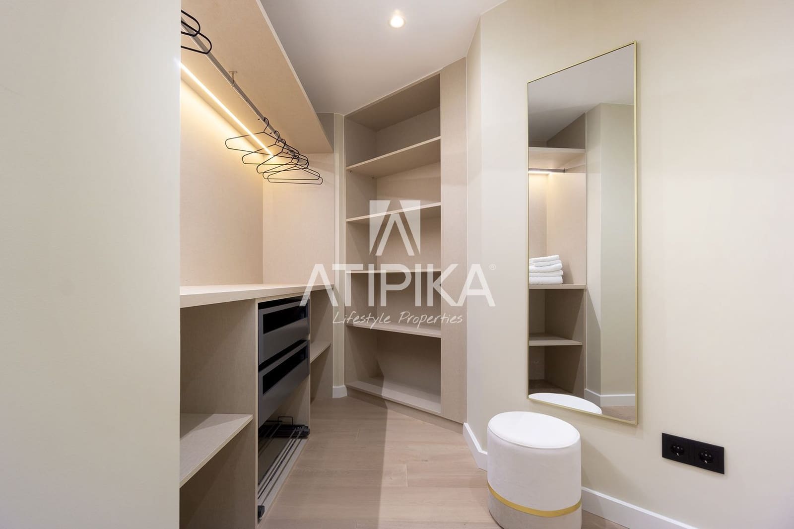 2 bedroom Apartment for sale in Barcelona city - € 1,040,000 (Ref: 9421918)