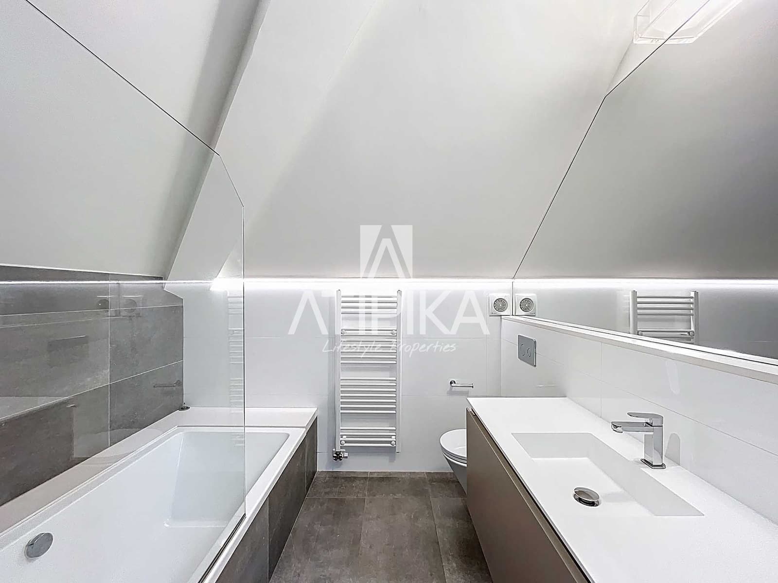 Ático de 4 habitaciones en Barcelona ciudad en venta - 1.970.000 € (Ref: 9470162)