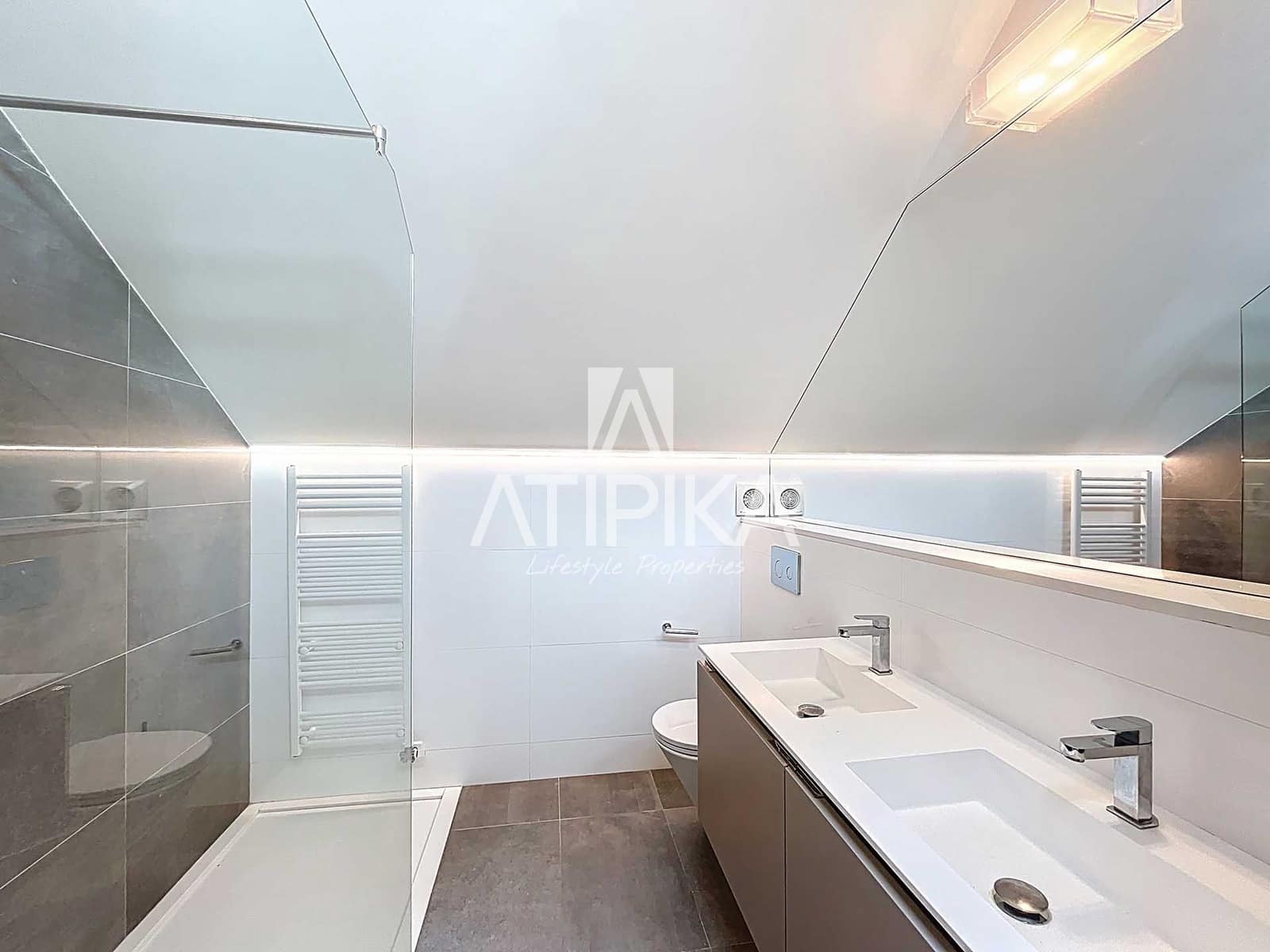 Ático de 4 habitaciones en Barcelona ciudad en venta - 1.970.000 € (Ref: 9470162)