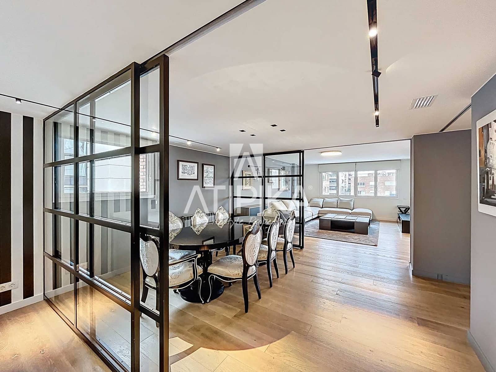 Ático de 4 habitaciones en Barcelona ciudad en venta - 1.970.000 € (Ref: 9470162)