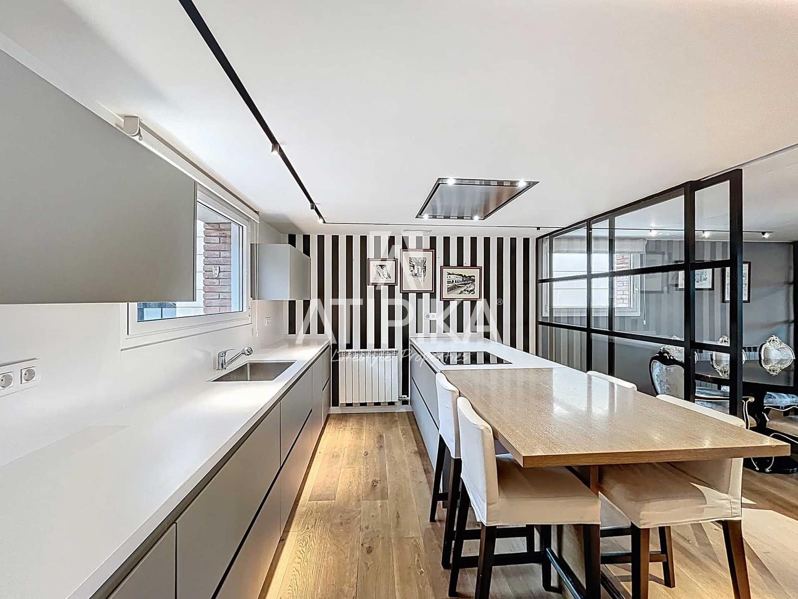 Ático de 4 habitaciones en Barcelona ciudad en venta - 1.970.000 € (Ref: 9470162)