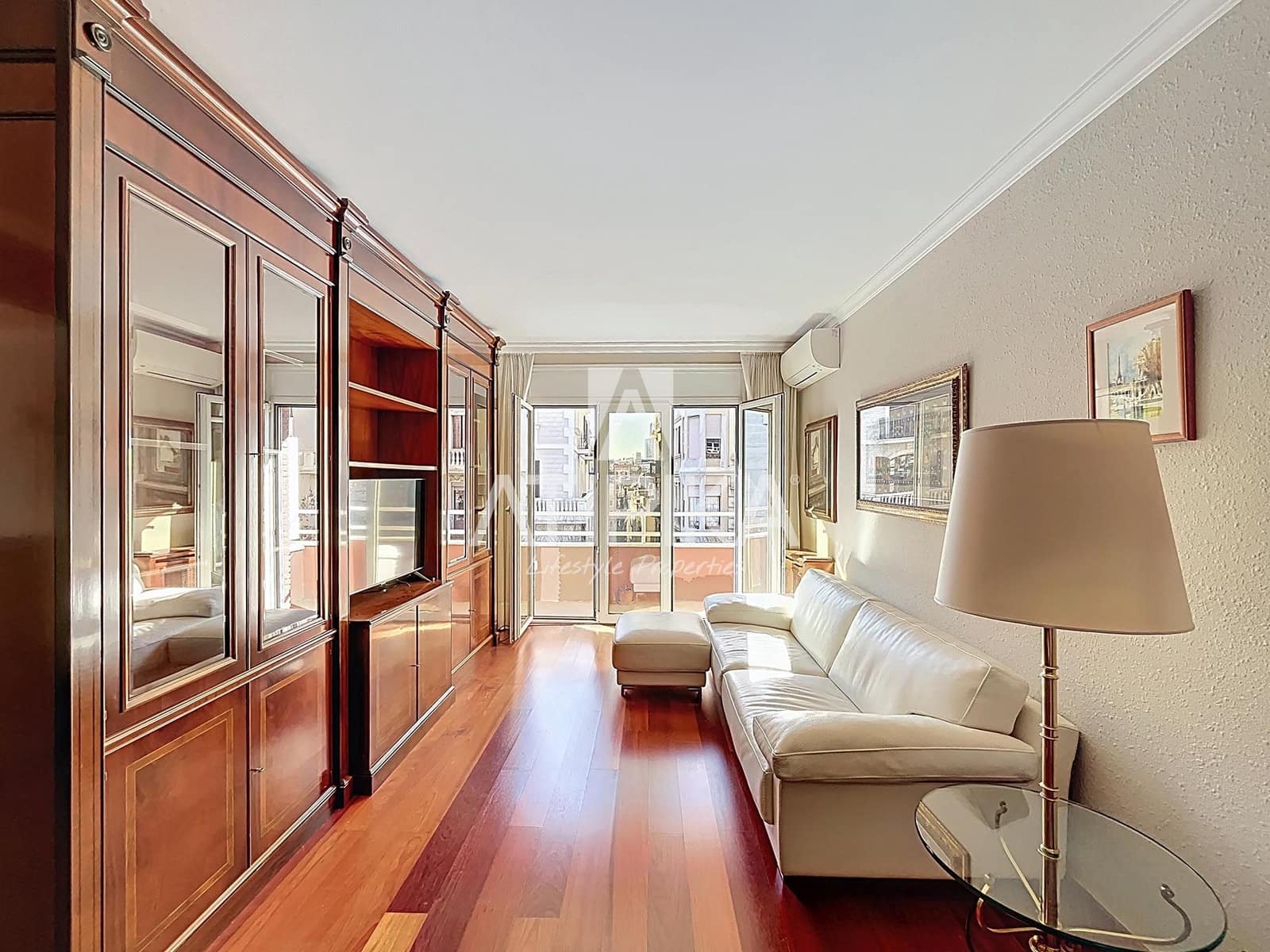 4 bedroom Apartment for sale in Barcelona city - € 700,000 (Ref: 9483371)