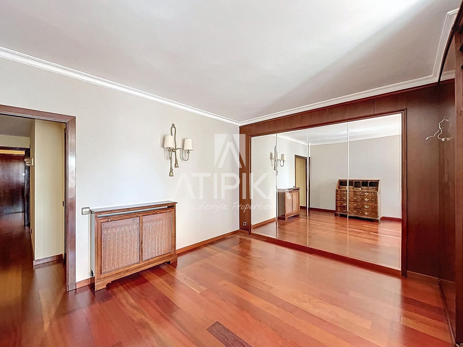 4 bedroom Apartment for sale in Barcelona city - € 700,000 (Ref: 9483371)