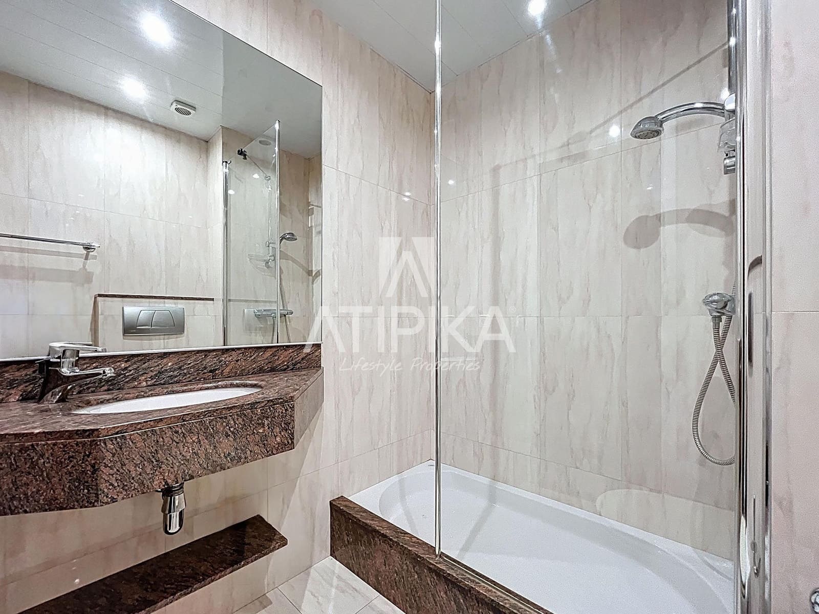 4 bedroom Apartment for sale in Barcelona city - € 700,000 (Ref: 9483371)