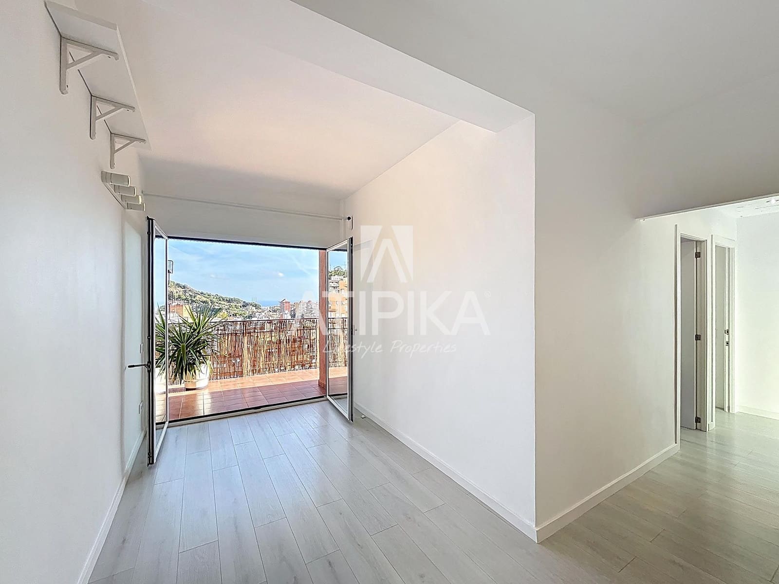 3 bedroom Penthouse for sale in Barcelona city - € 395,000 (Ref: 9523817)