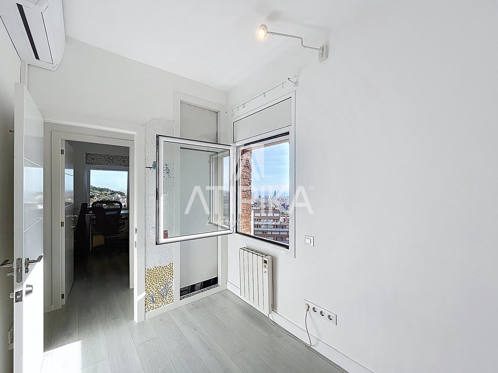 3 bedroom Penthouse for sale in Barcelona city - € 395,000 (Ref: 9523817)