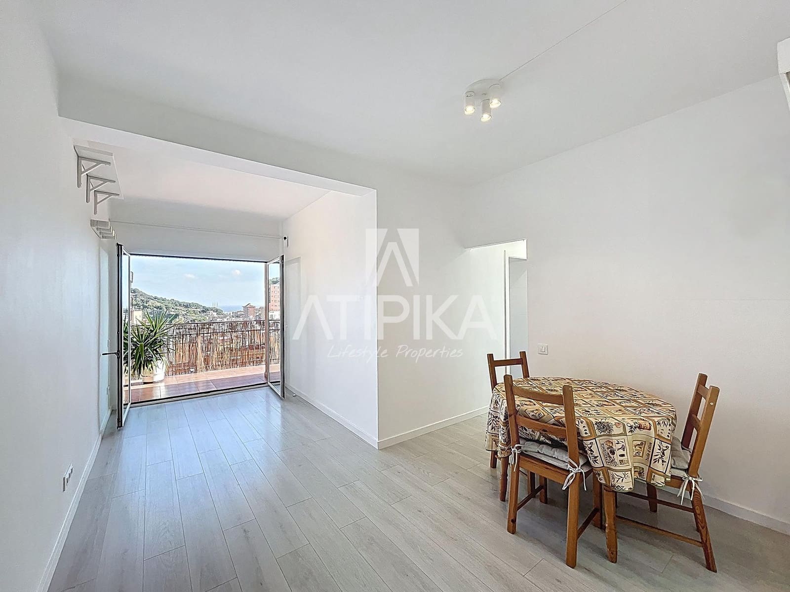 3 bedroom Penthouse for sale in Barcelona city - € 395,000 (Ref: 9523817)