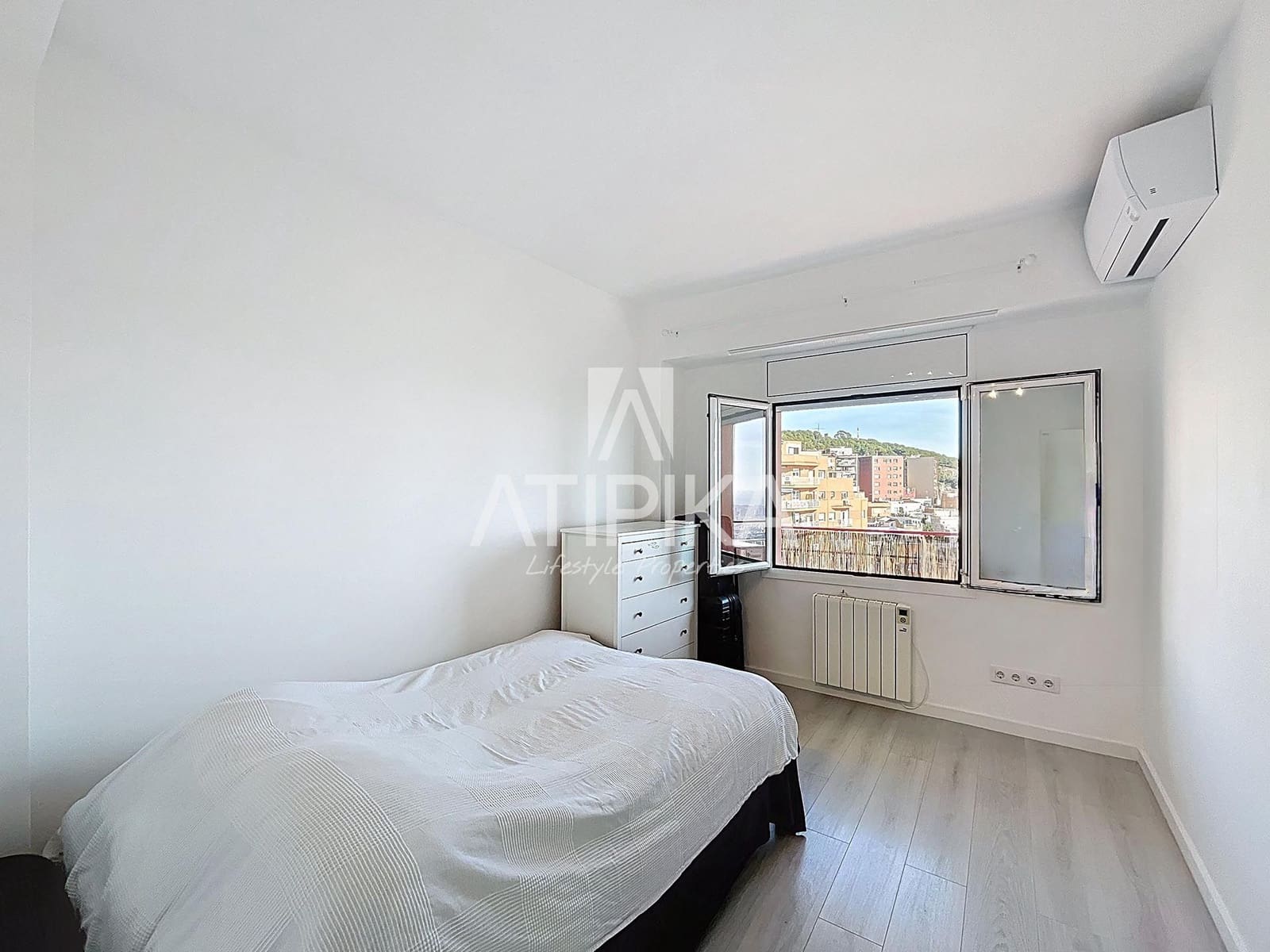 3 bedroom Penthouse for sale in Barcelona city - € 395,000 (Ref: 9523817)