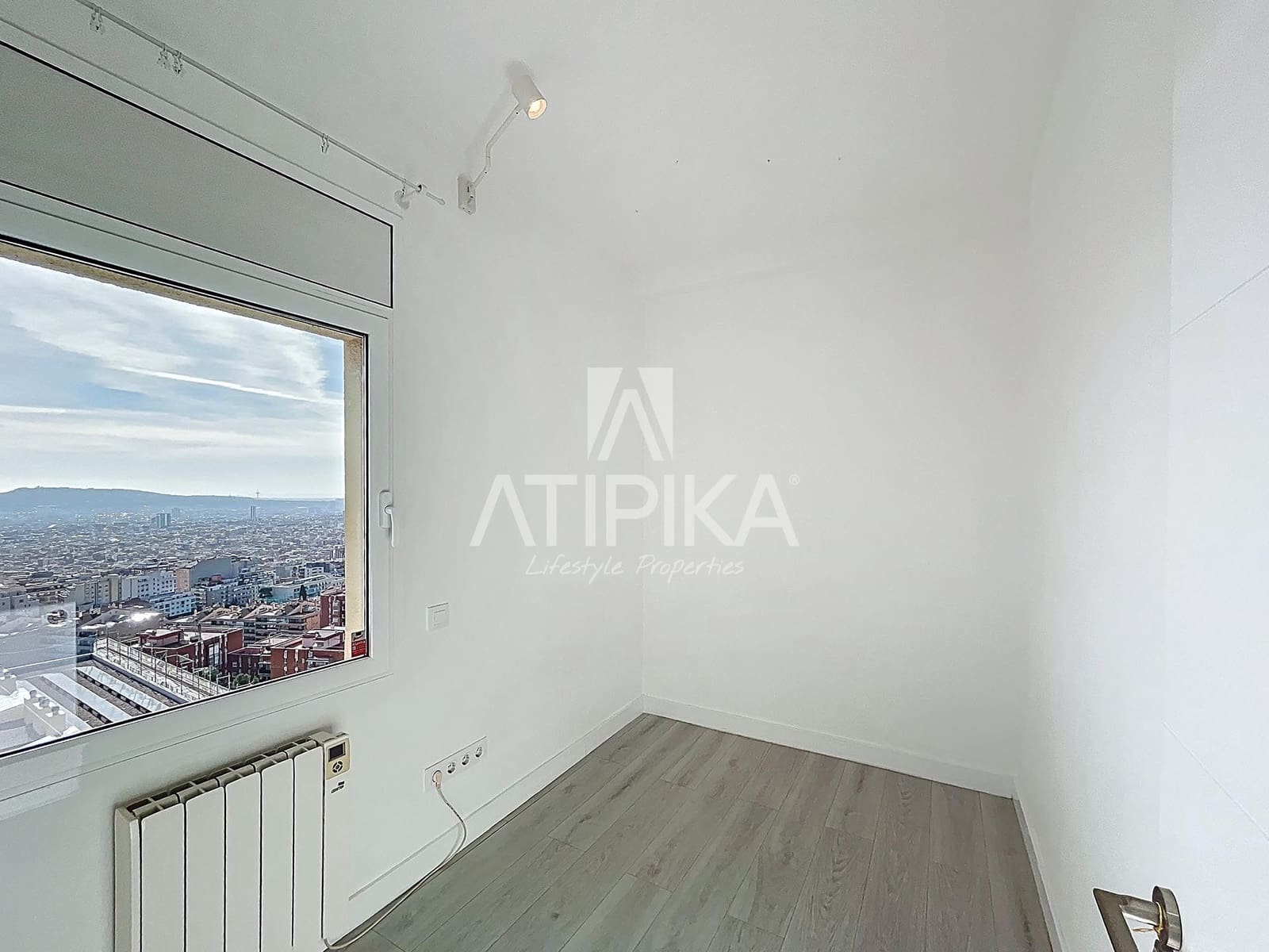 3 bedroom Penthouse for sale in Barcelona city - € 395,000 (Ref: 9523817)