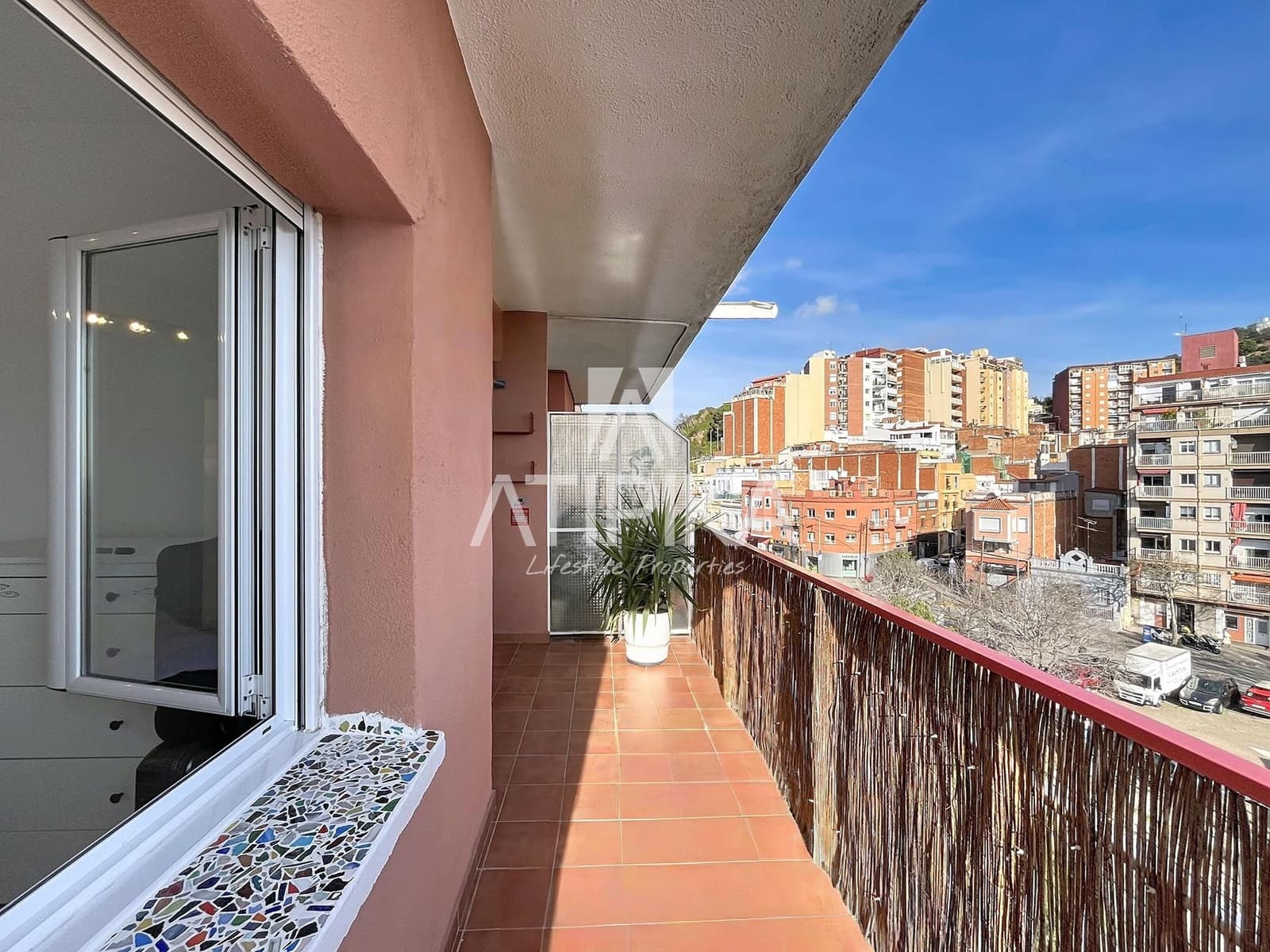 3 bedroom Penthouse for sale in Barcelona city - € 395,000 (Ref: 9523817)