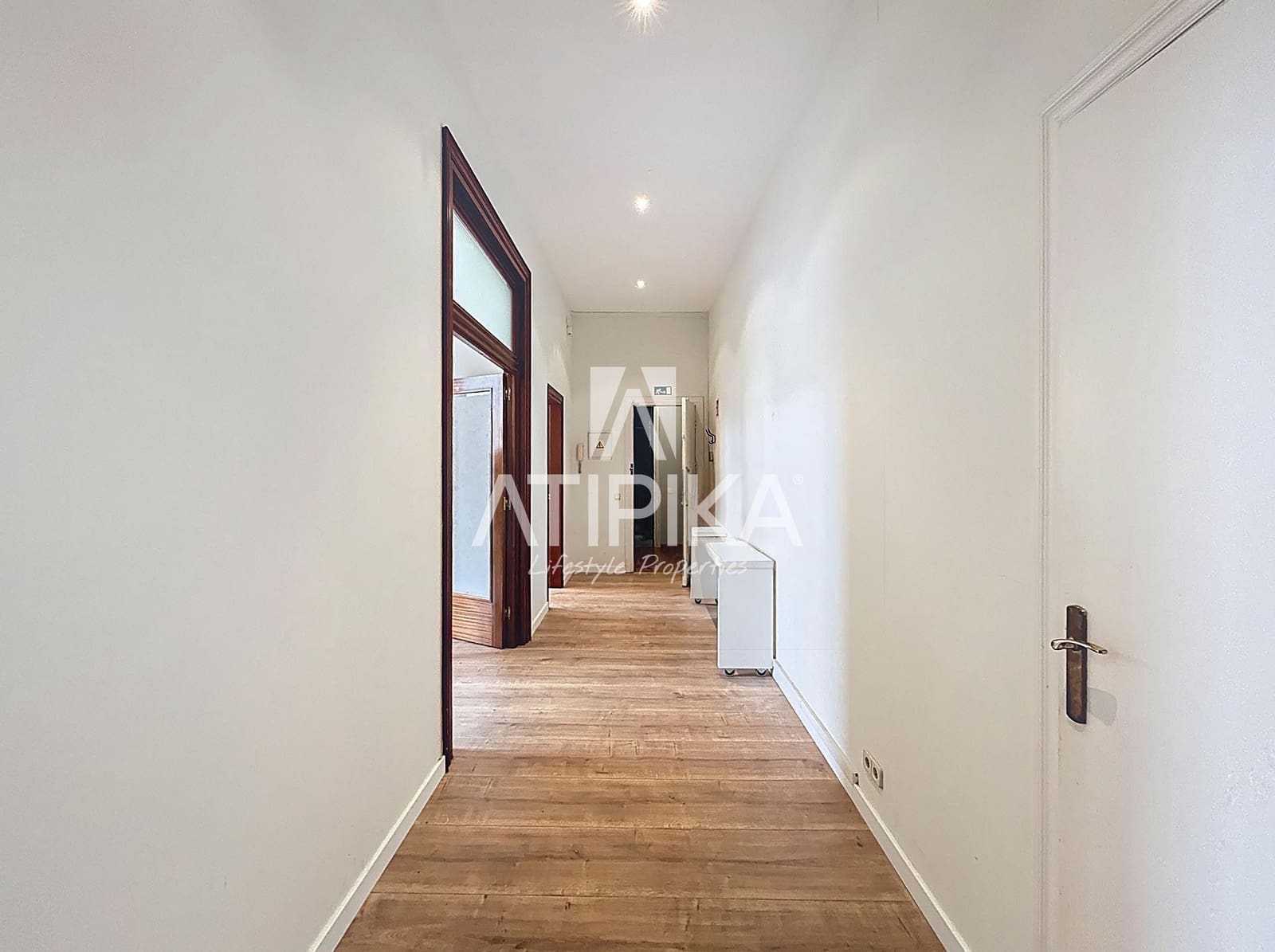 4 quarto Escritório para arrendar em Barcelona cidade - 2 500 € (Ref: 9525991)