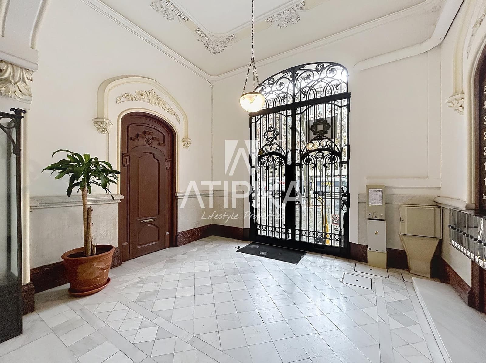 6 bedroom Office for rent in Barcelona city - € 4,900 (Ref: 9529263)