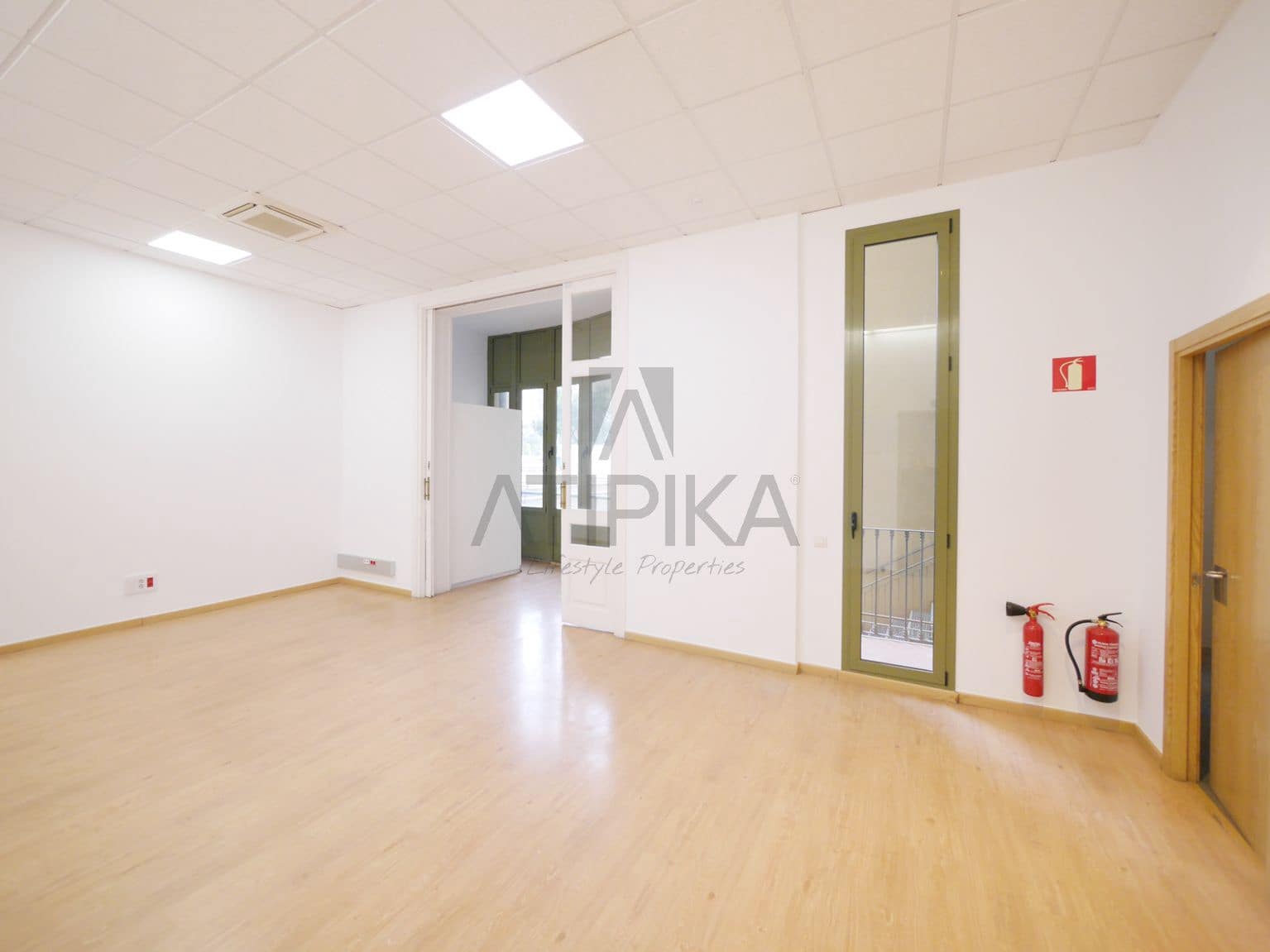 6 soverom Kontor til leie i Barcelona by - € 4 646 (Ref: 9548688)