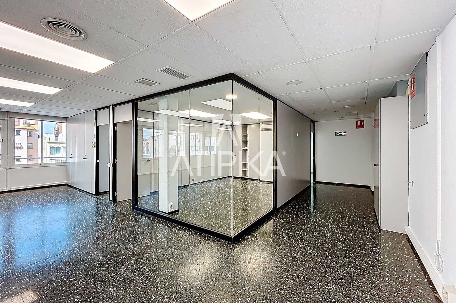 4 soverom Kontor til leie i Barcelona by - € 3 335 (Ref: 9548690)