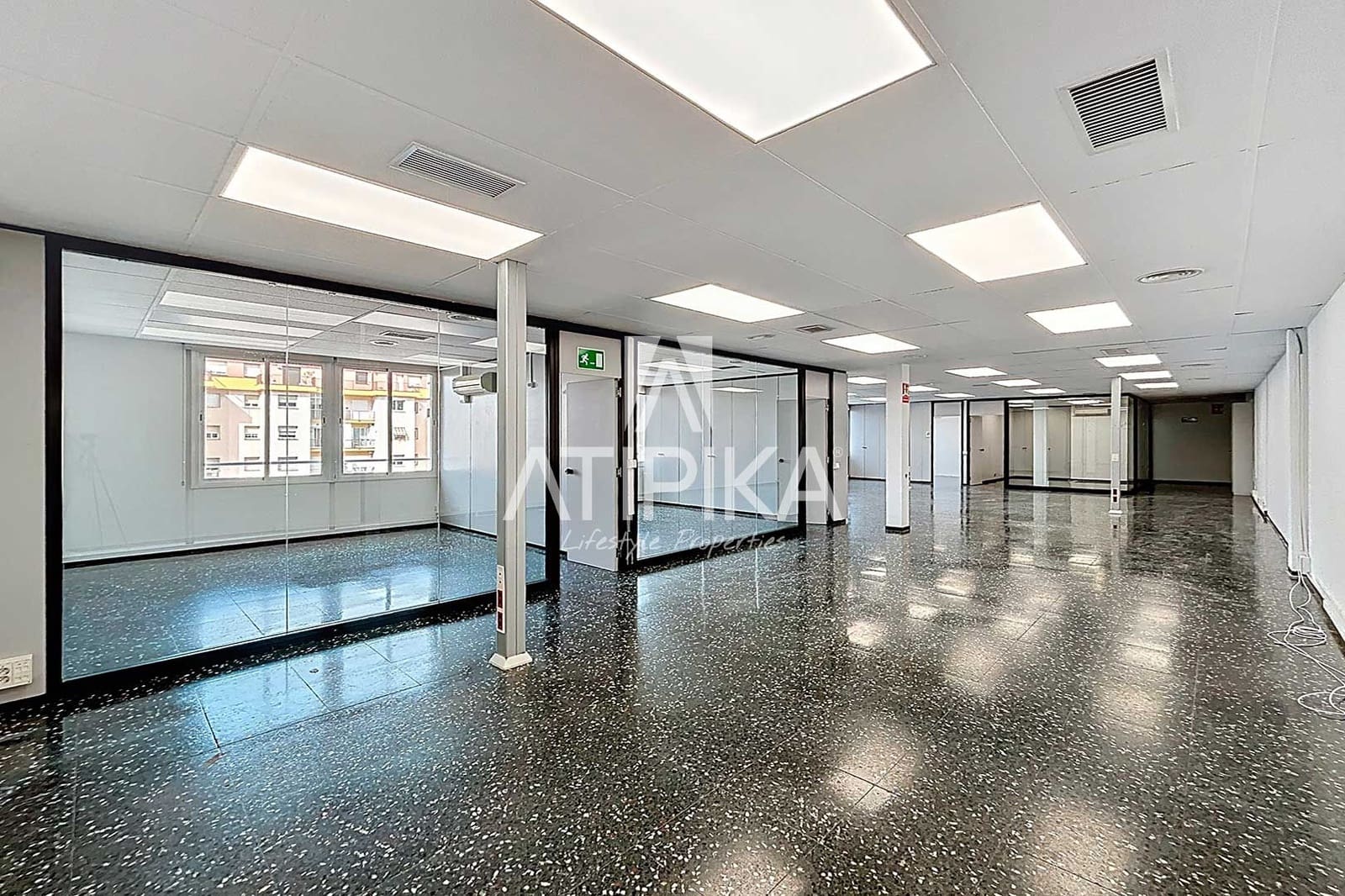 4 soverom Kontor til leie i Barcelona by - € 3 335 (Ref: 9548690)