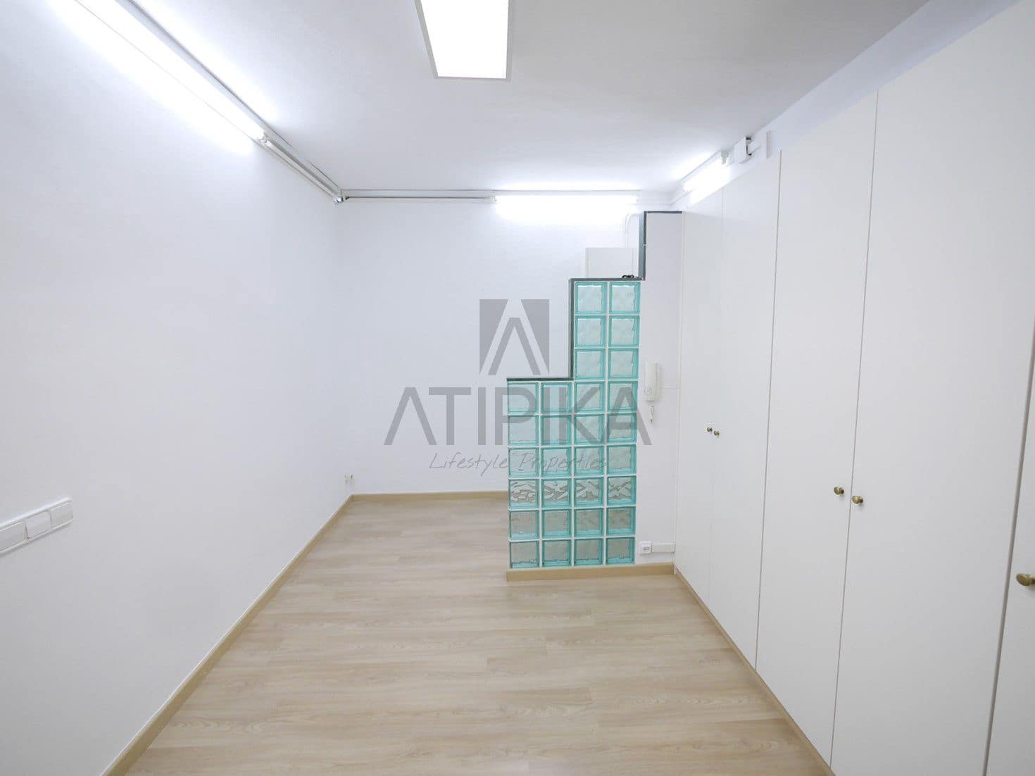 3 soverom Kontor til leie i Barcelona by - € 900 (Ref: 9548696)