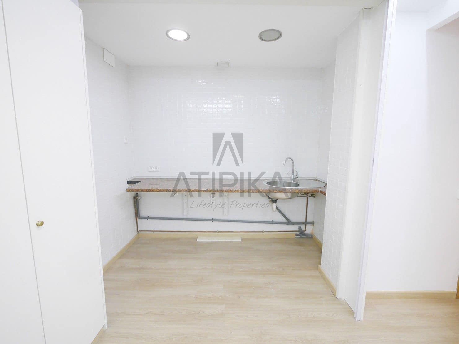 3 soverom Kontor til leie i Barcelona by - € 900 (Ref: 9548696)