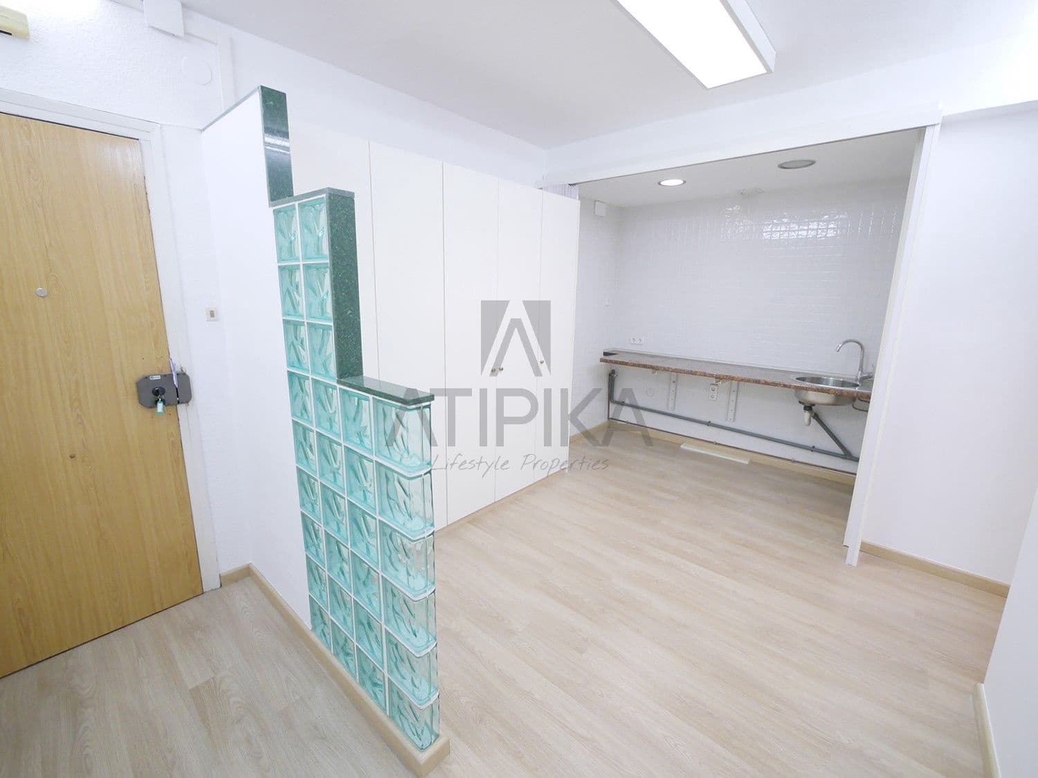 3 soverom Kontor til leie i Barcelona by - € 900 (Ref: 9548696)