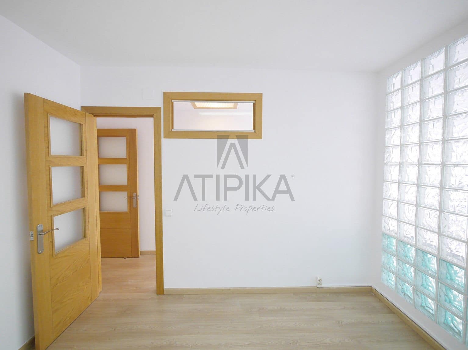 3 soverom Kontor til leie i Barcelona by - € 900 (Ref: 9548696)