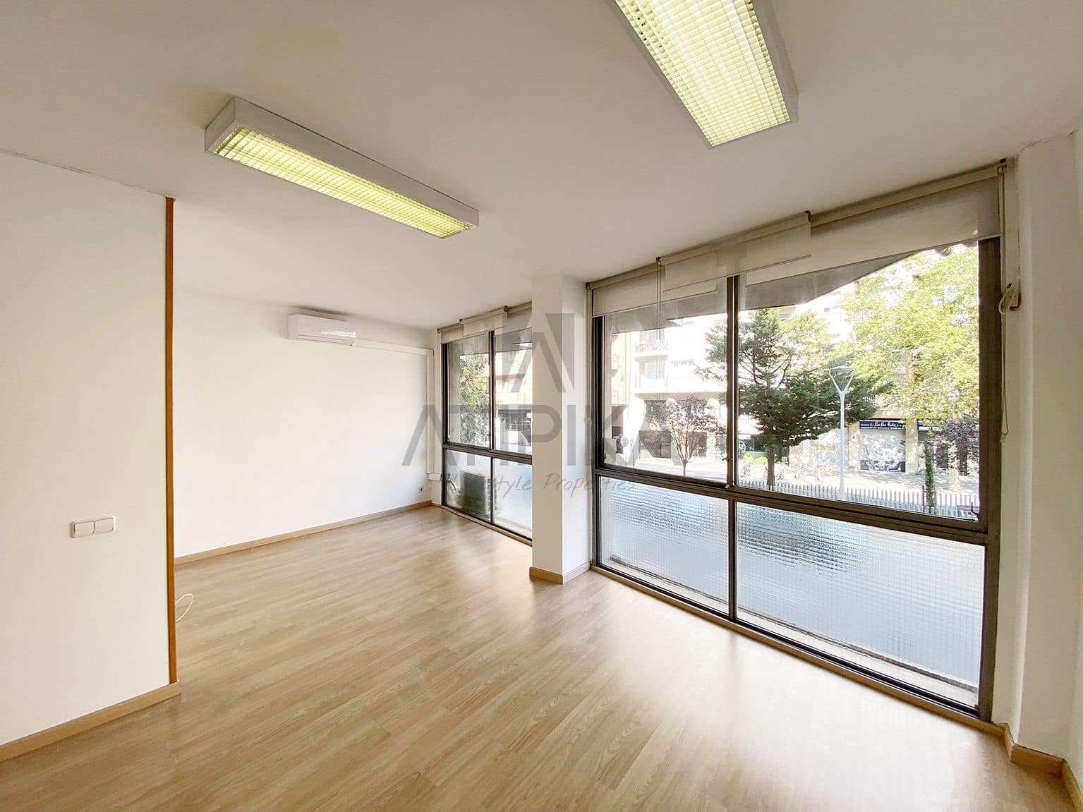 3 soverom Kontor til leie i Barcelona by - € 900 (Ref: 9548696)