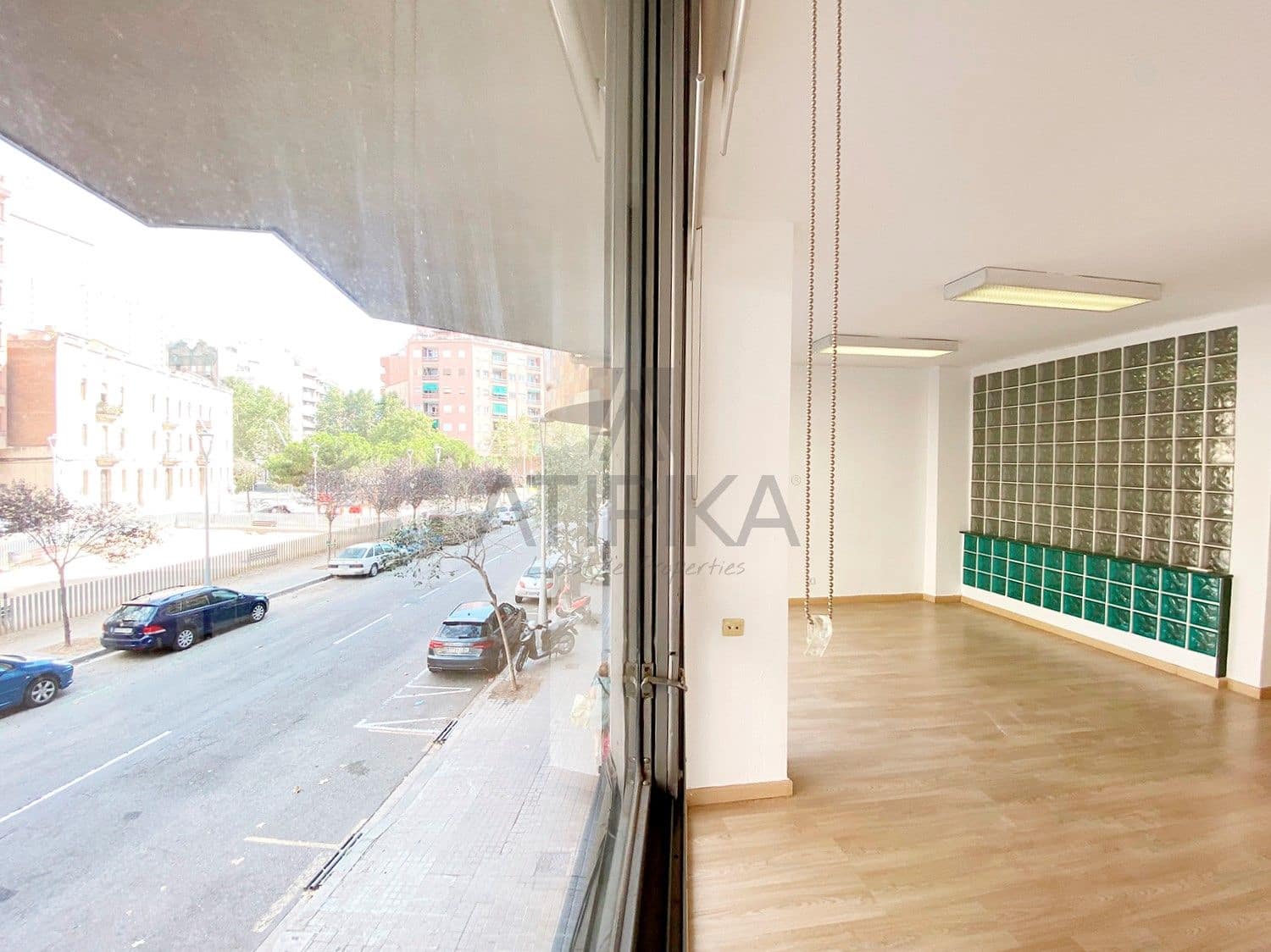 3 soverom Kontor til leie i Barcelona by - € 900 (Ref: 9548696)
