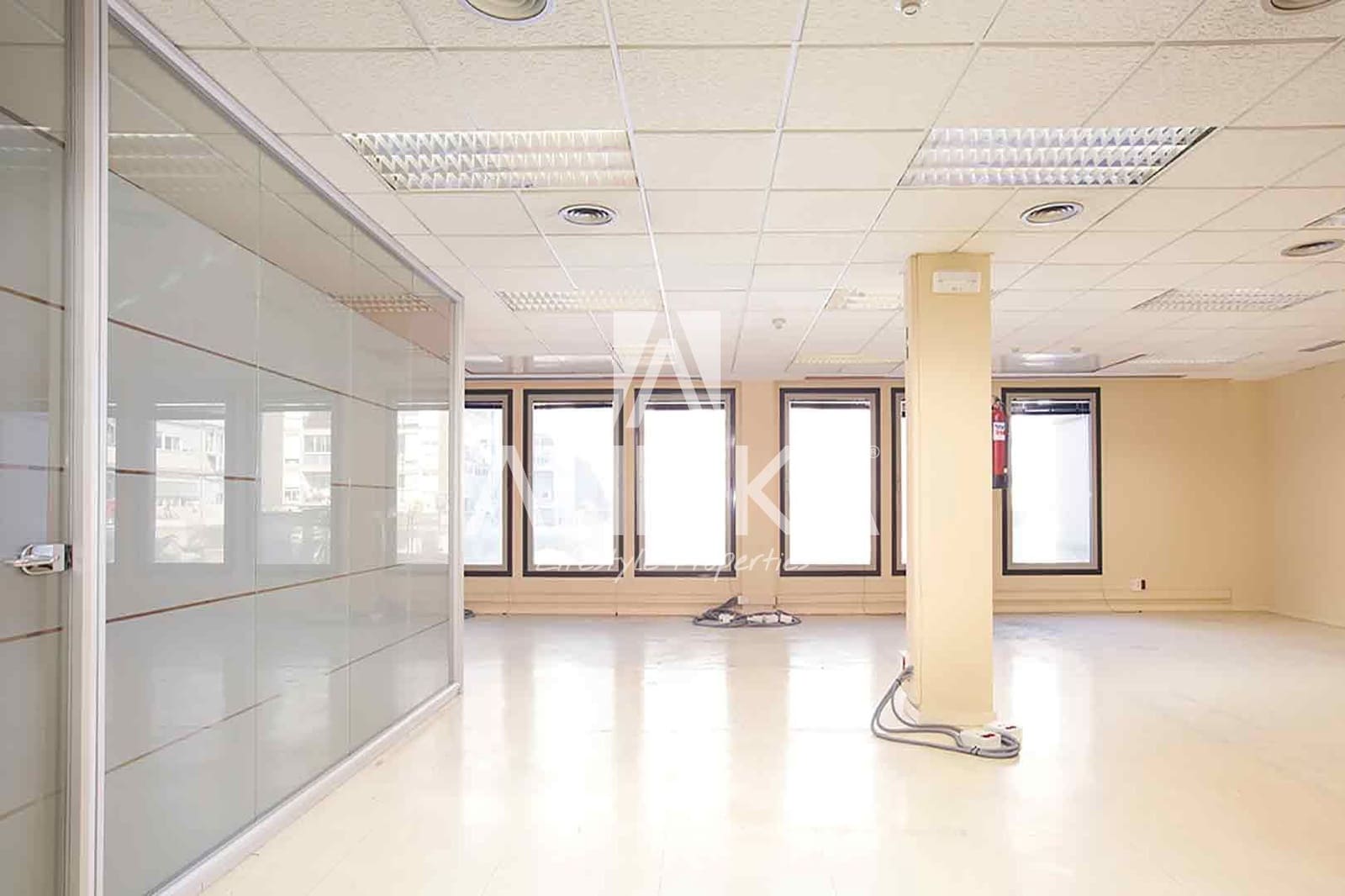 2 soverom Kontor til leie i Barcelona by - € 2 356 (Ref: 9548697)