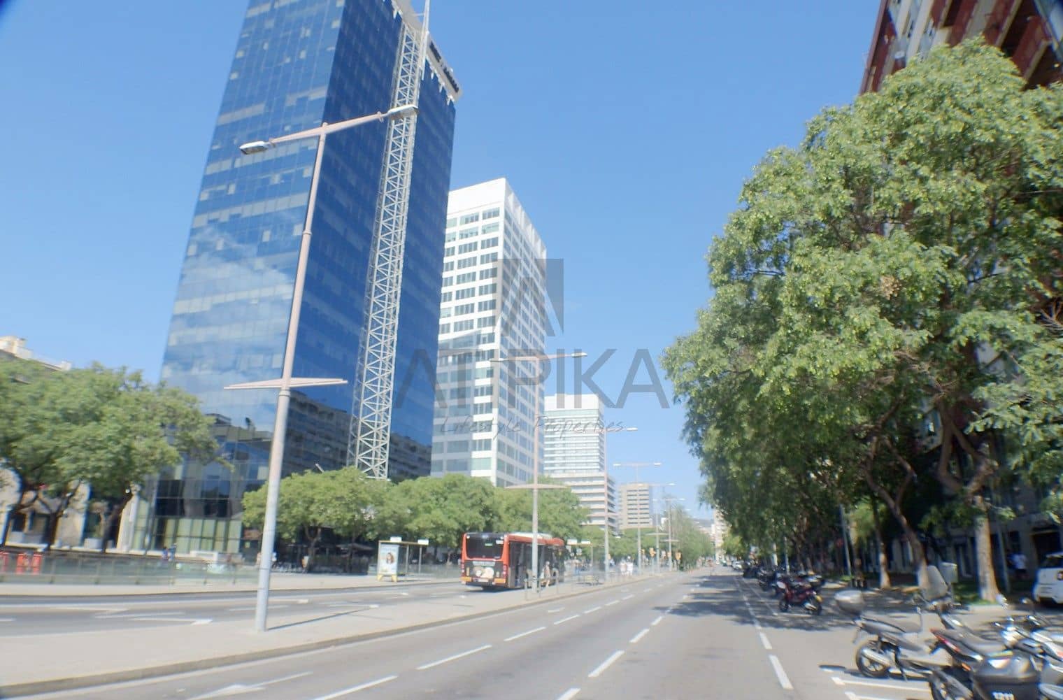 2 soverom Kontor til leie i Barcelona by - € 2 356 (Ref: 9548697)