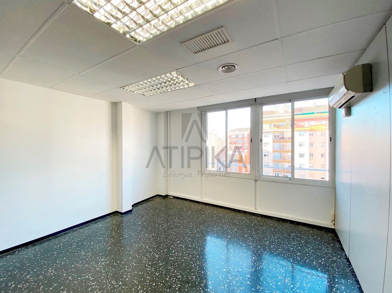 1 soverom Kontor til leie i Barcelona by - € 3 335 (Ref: 9548700)