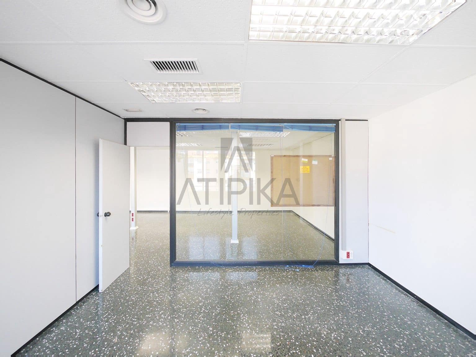 1 soverom Kontor til leie i Barcelona by - € 3 335 (Ref: 9548700)