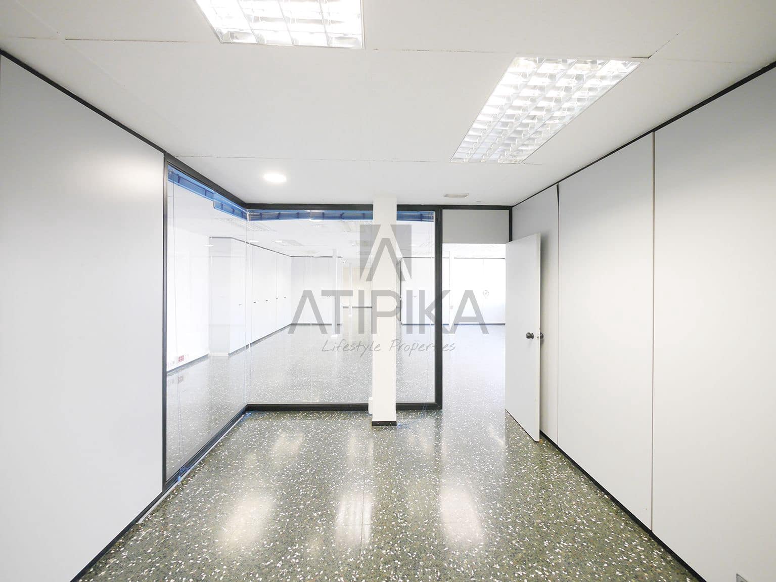 1 soverom Kontor til leie i Barcelona by - € 3 335 (Ref: 9548700)