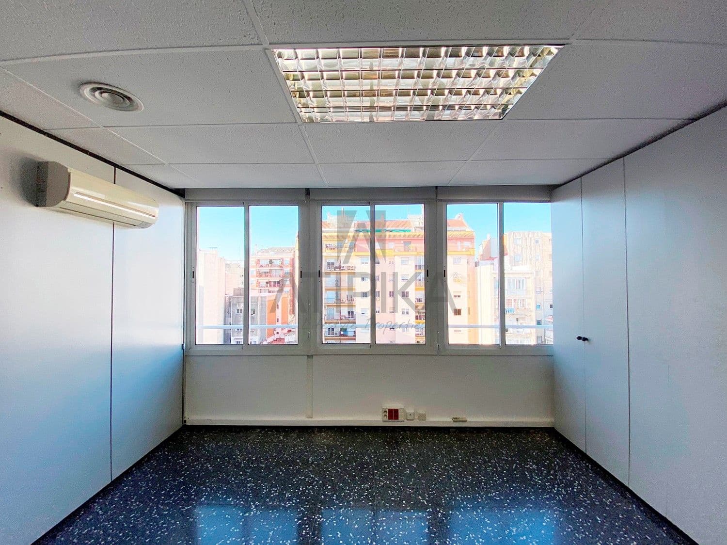 1 soverom Kontor til leie i Barcelona by - € 3 335 (Ref: 9548700)