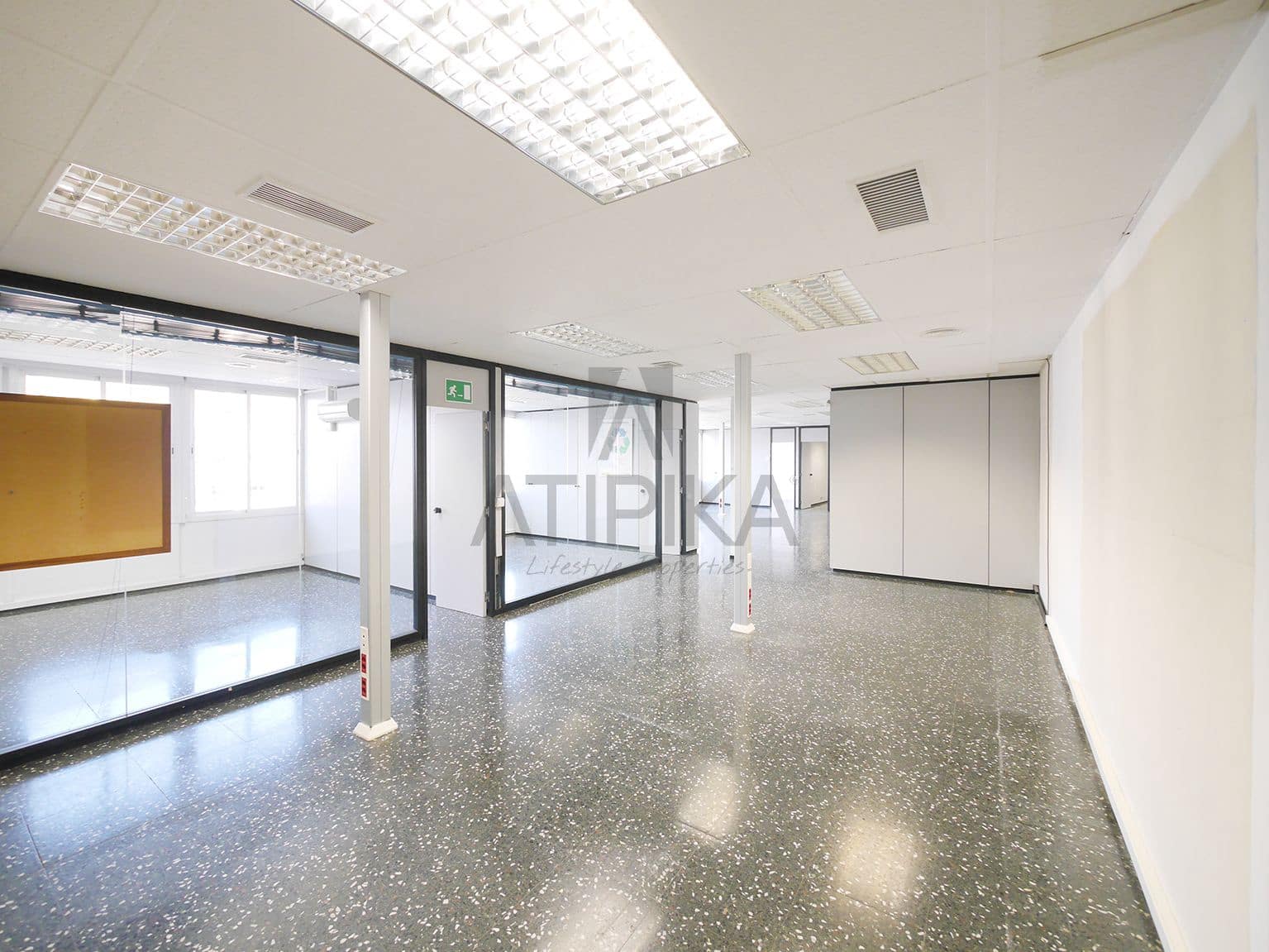 1 soverom Kontor til leie i Barcelona by - € 3 335 (Ref: 9548700)