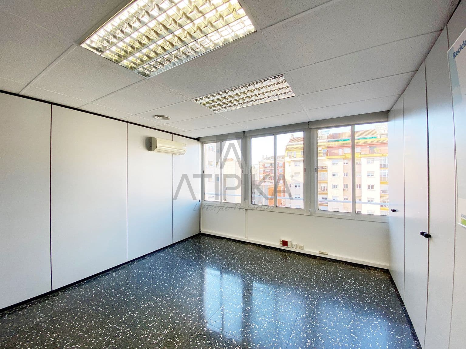 1 soverom Kontor til leie i Barcelona by - € 3 335 (Ref: 9548700)