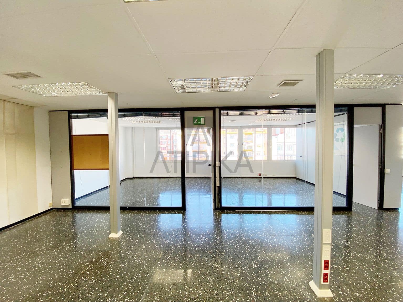 1 soverom Kontor til leie i Barcelona by - € 3 335 (Ref: 9548700)