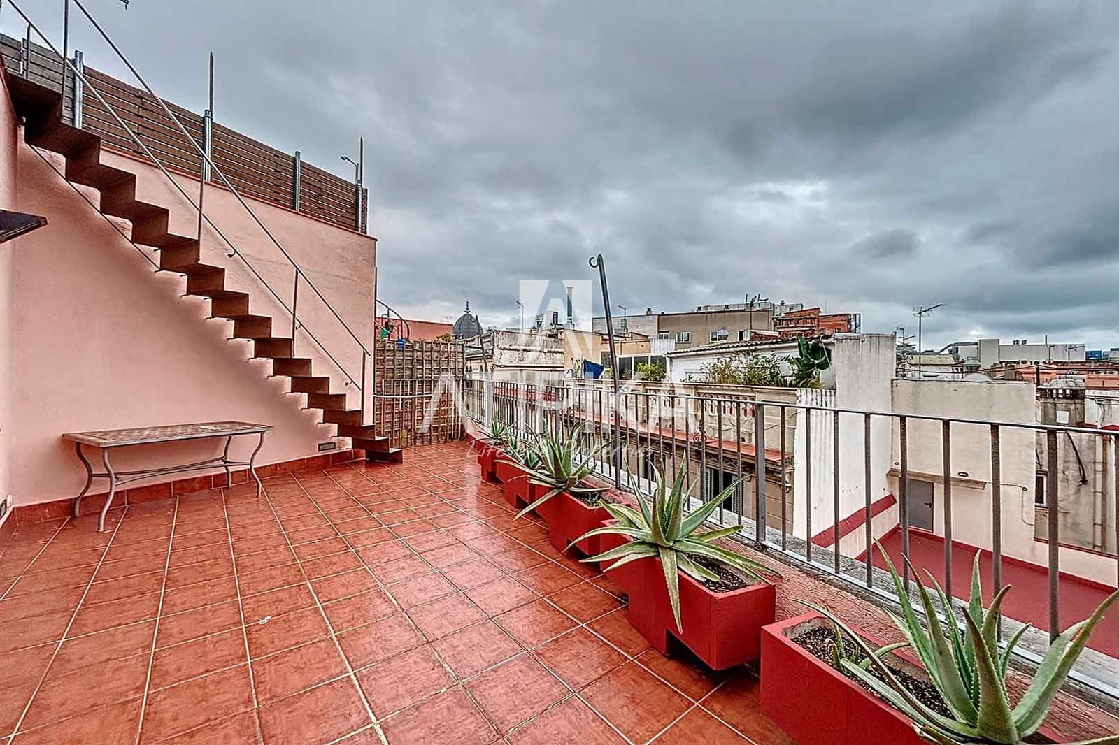 2 bedroom Office for rent in Barcelona city - € 2,100 (Ref: 9548708)