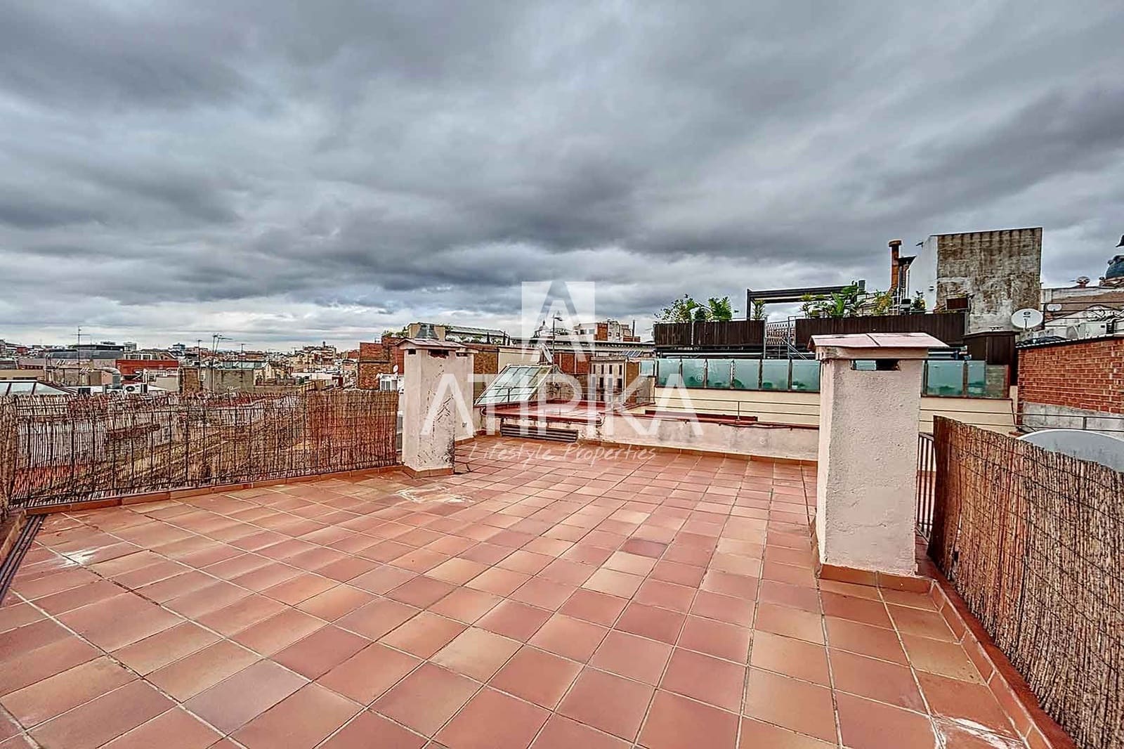 2 bedroom Office for rent in Barcelona city - € 2,100 (Ref: 9548708)