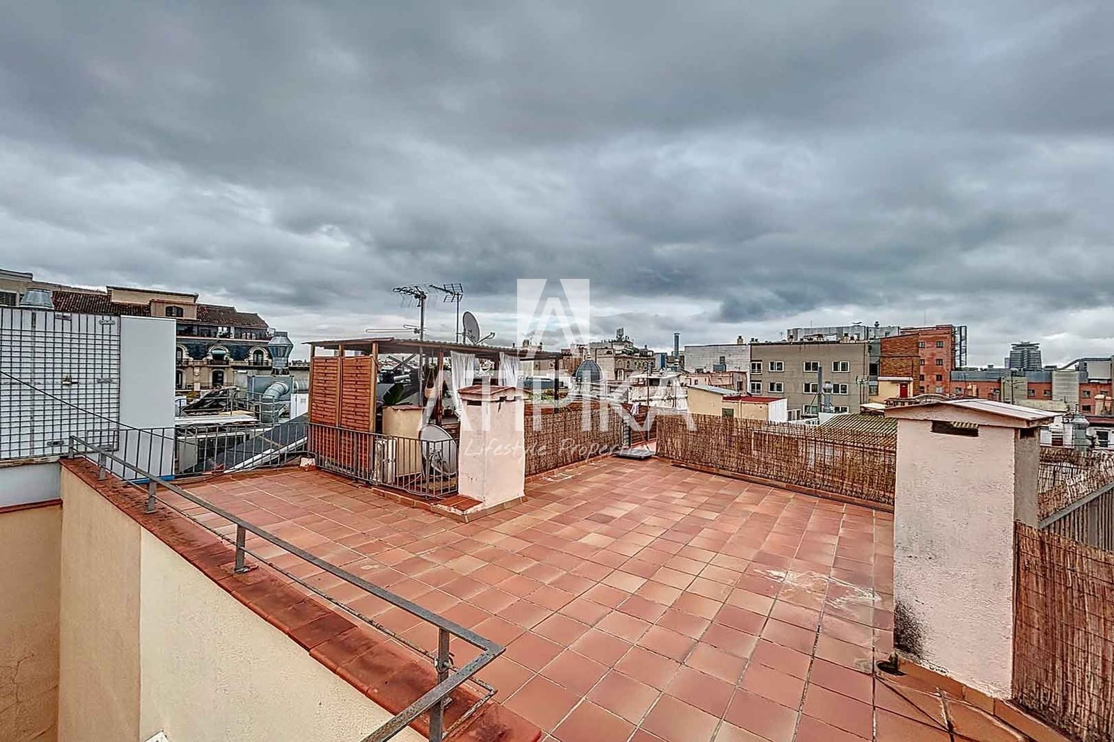 2 bedroom Office for rent in Barcelona city - € 2,100 (Ref: 9548708)