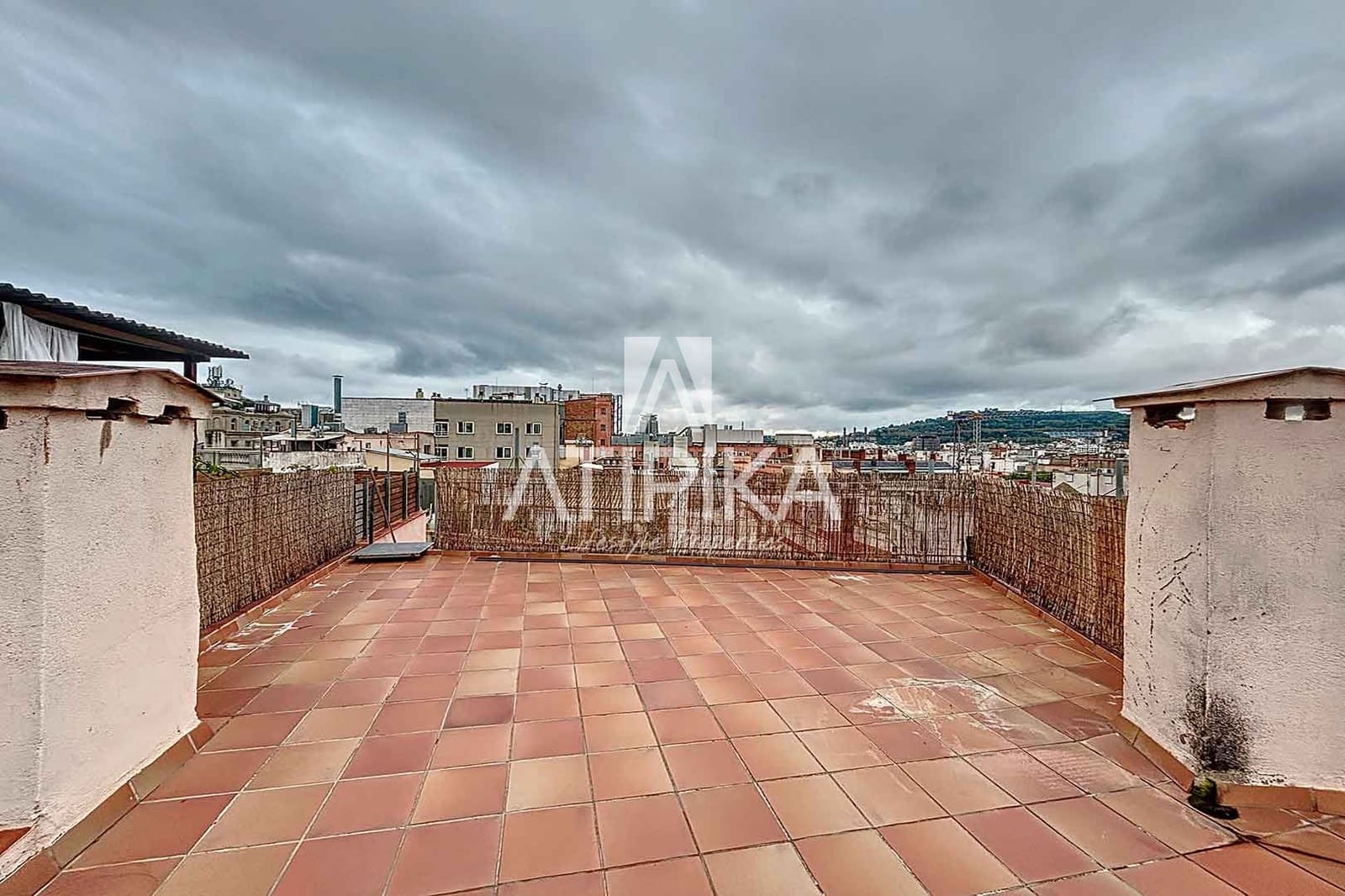 2 bedroom Office for rent in Barcelona city - € 2,100 (Ref: 9548708)