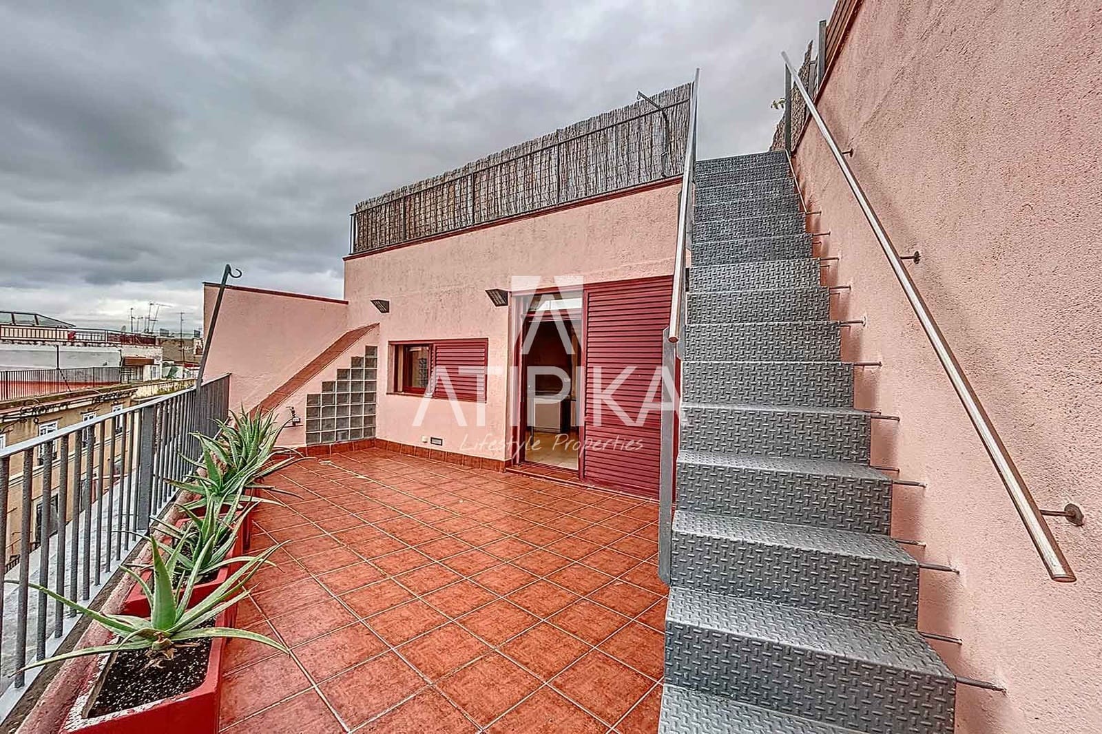 2 bedroom Office for rent in Barcelona city - € 2,100 (Ref: 9548708)