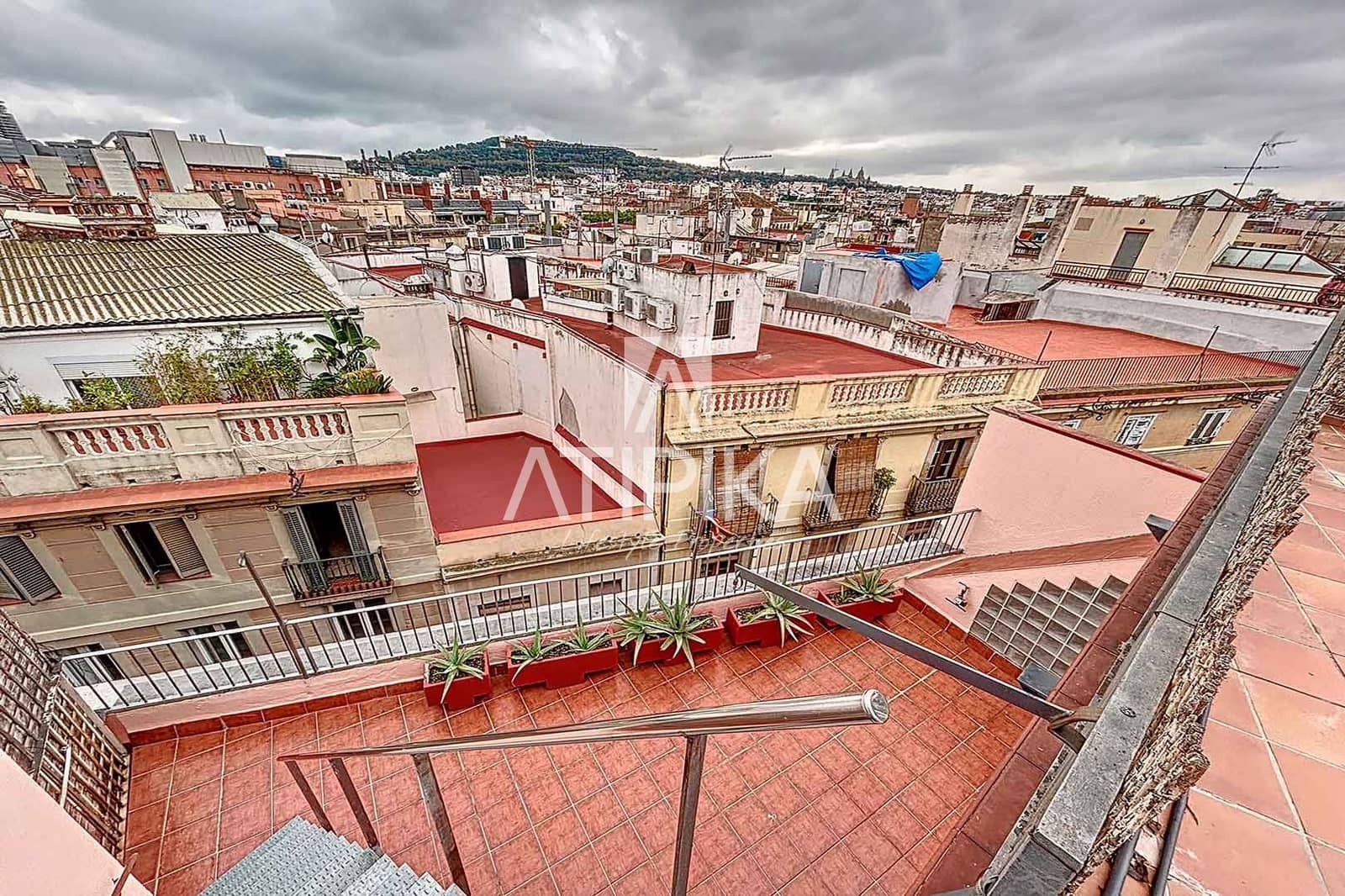 2 bedroom Office for rent in Barcelona city - € 2,100 (Ref: 9548708)