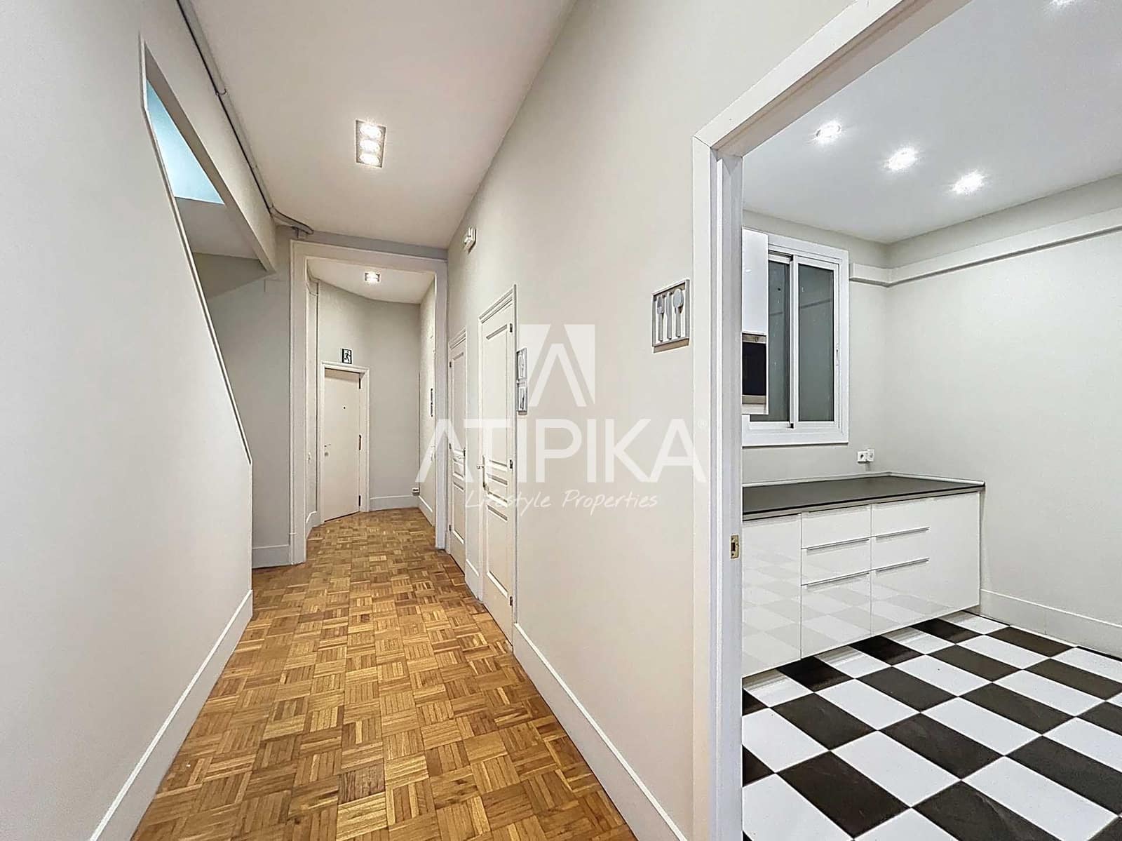 5 soverom Kontor til leie i Barcelona by - € 3 423 (Ref: 9548712)