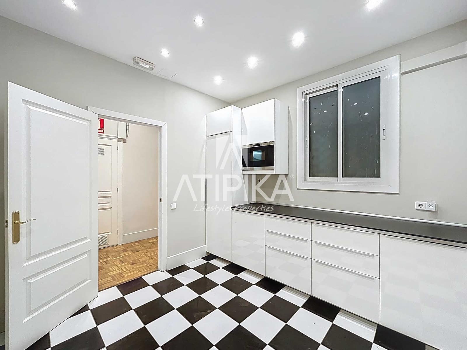 5 soverom Kontor til leie i Barcelona by - € 3 423 (Ref: 9548712)