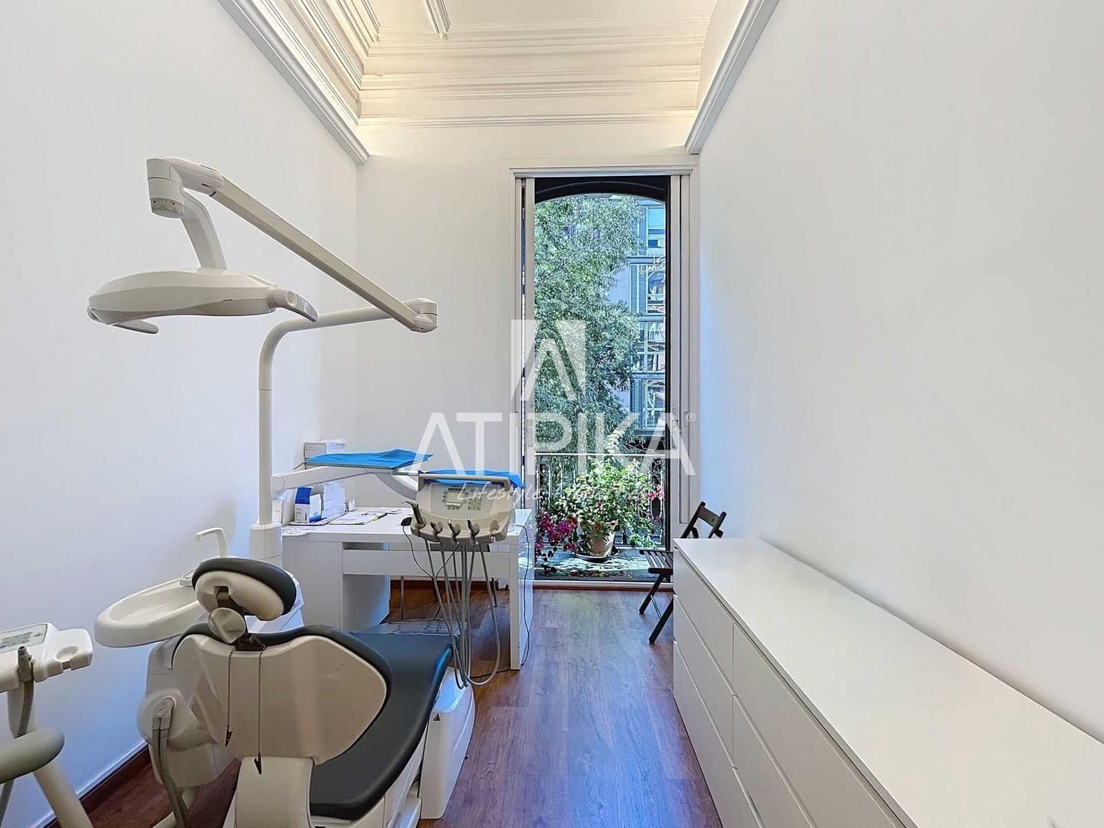 5 bedroom Commercial for rent in Barcelona city - € 3,500 (Ref: 9548713)