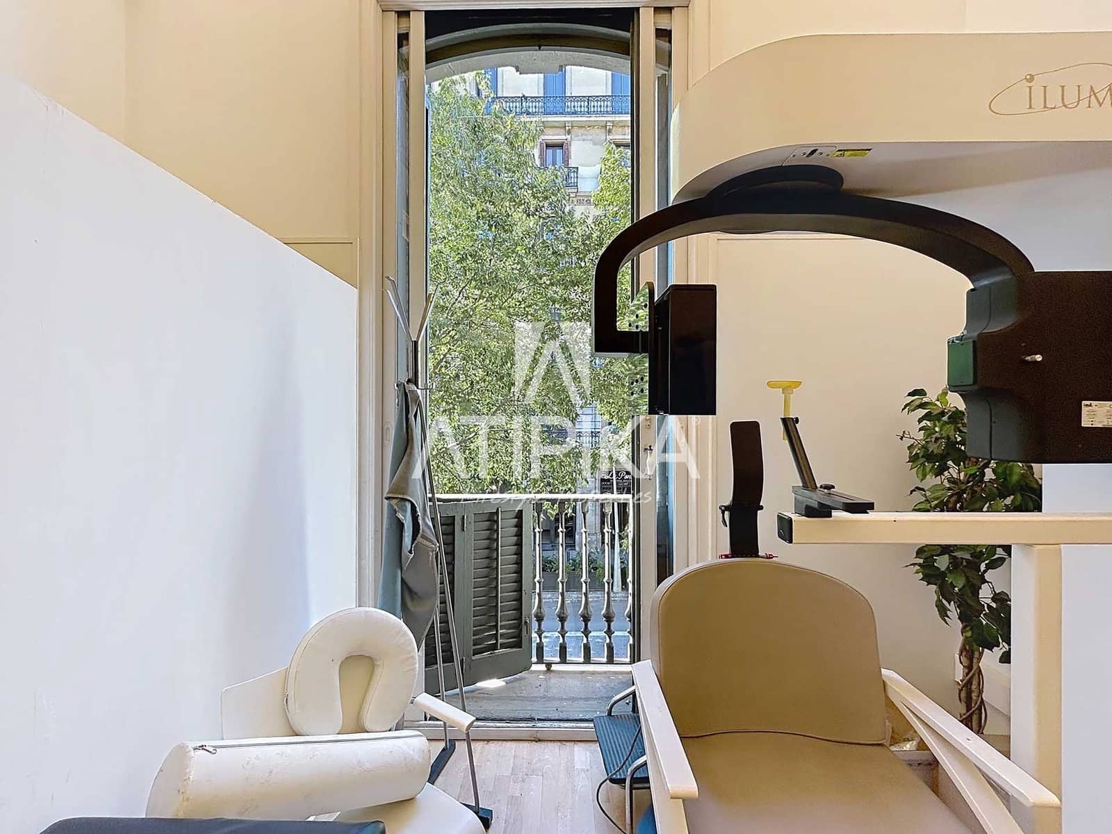 5 bedroom Commercial for rent in Barcelona city - € 3,500 (Ref: 9548713)