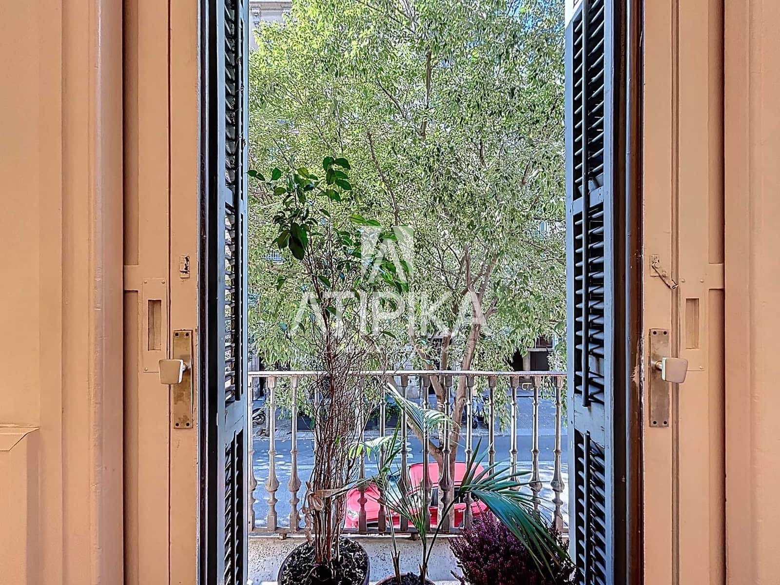 5 bedroom Commercial for rent in Barcelona city - € 3,500 (Ref: 9548713)