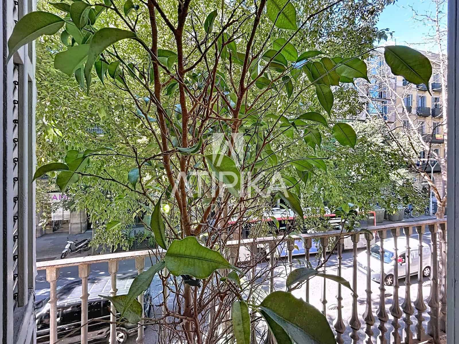 5 bedroom Commercial for rent in Barcelona city - € 3,500 (Ref: 9548713)