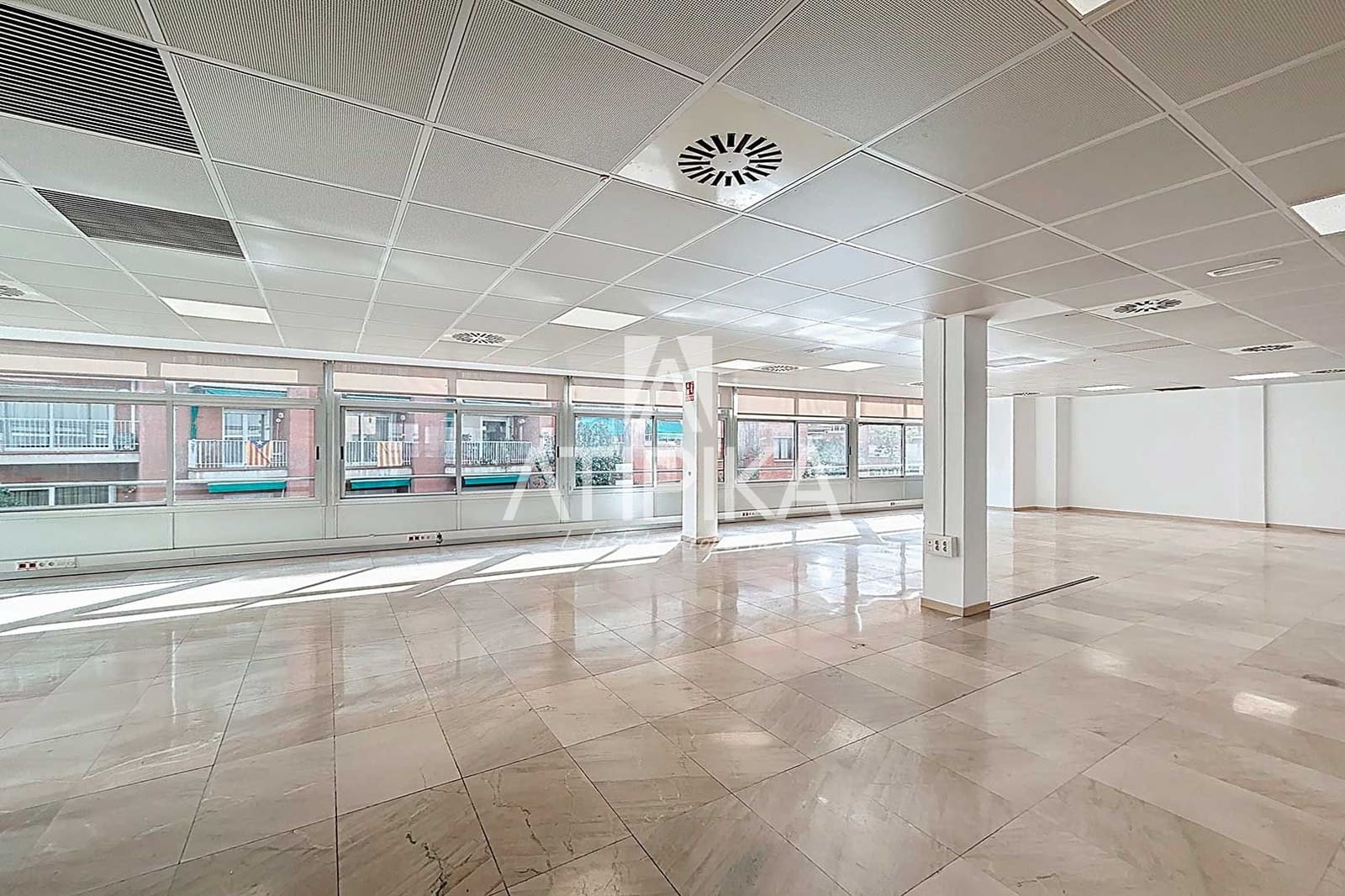 2 soveværelse Kontor til leje i Barcelona by - € 6.665 (Ref: 9548718)