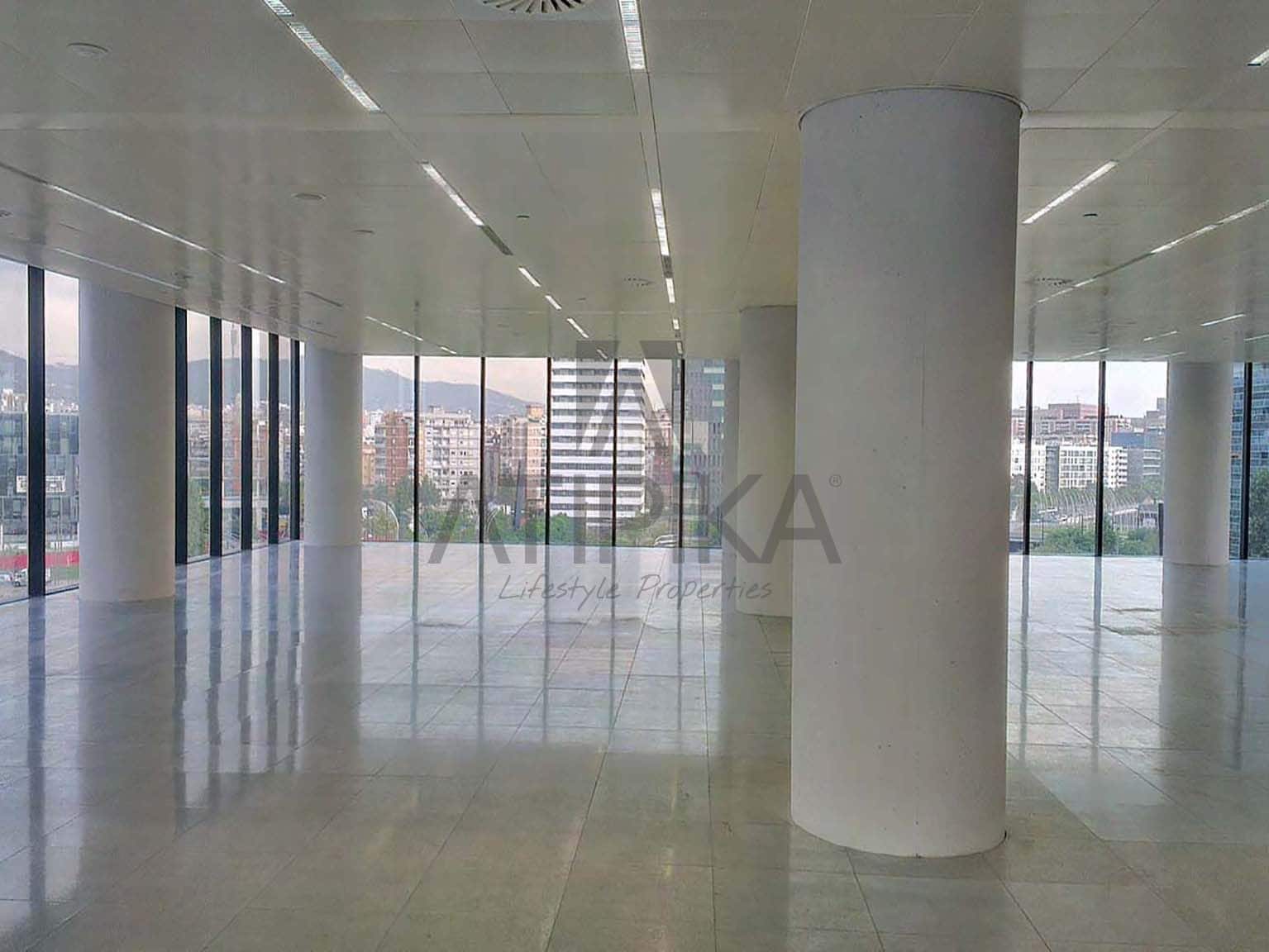 Kontor til leie i L'Hospitalet de Llobregat - € 13 944 (Ref: 9548719)