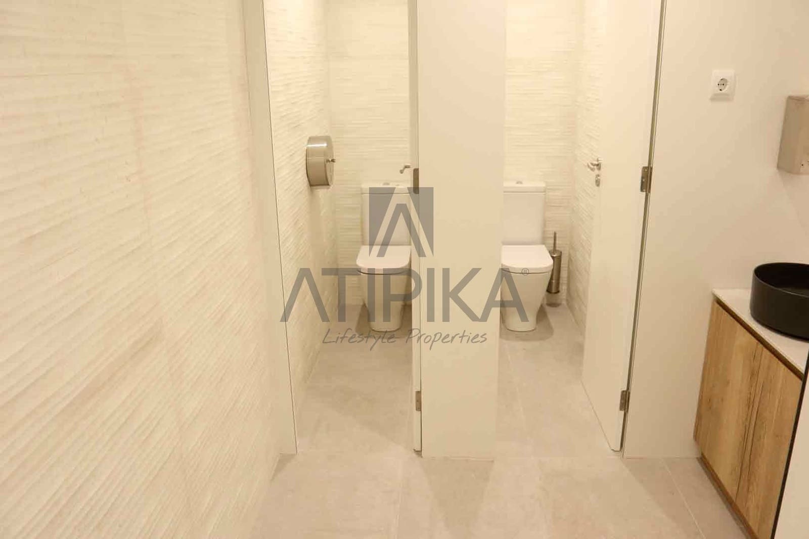 Kontor til leie i Barcelona by - € 16 750 (Ref: 9548721)